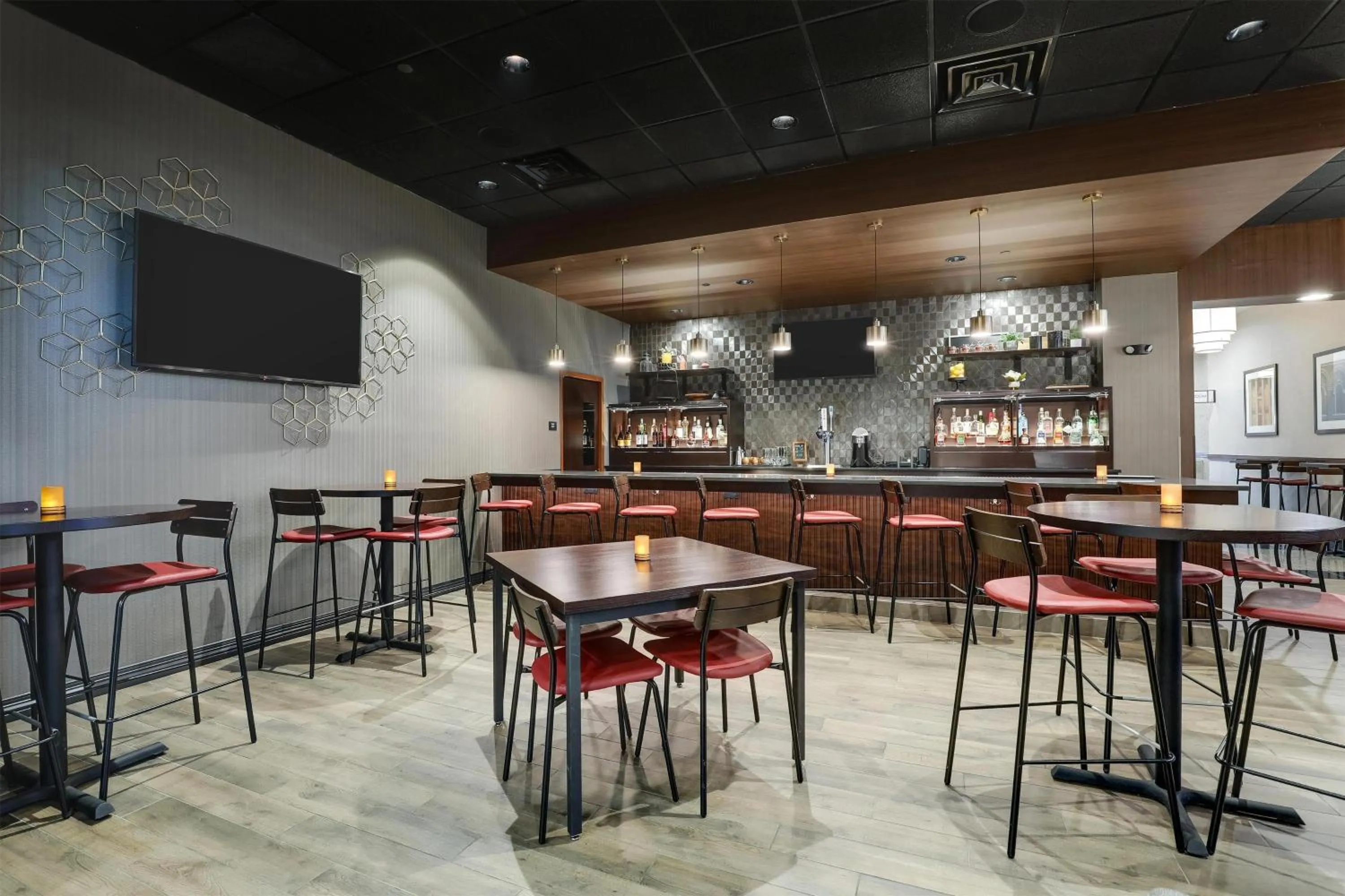 Lounge or bar in Drury Inn & Suites Montgomery
