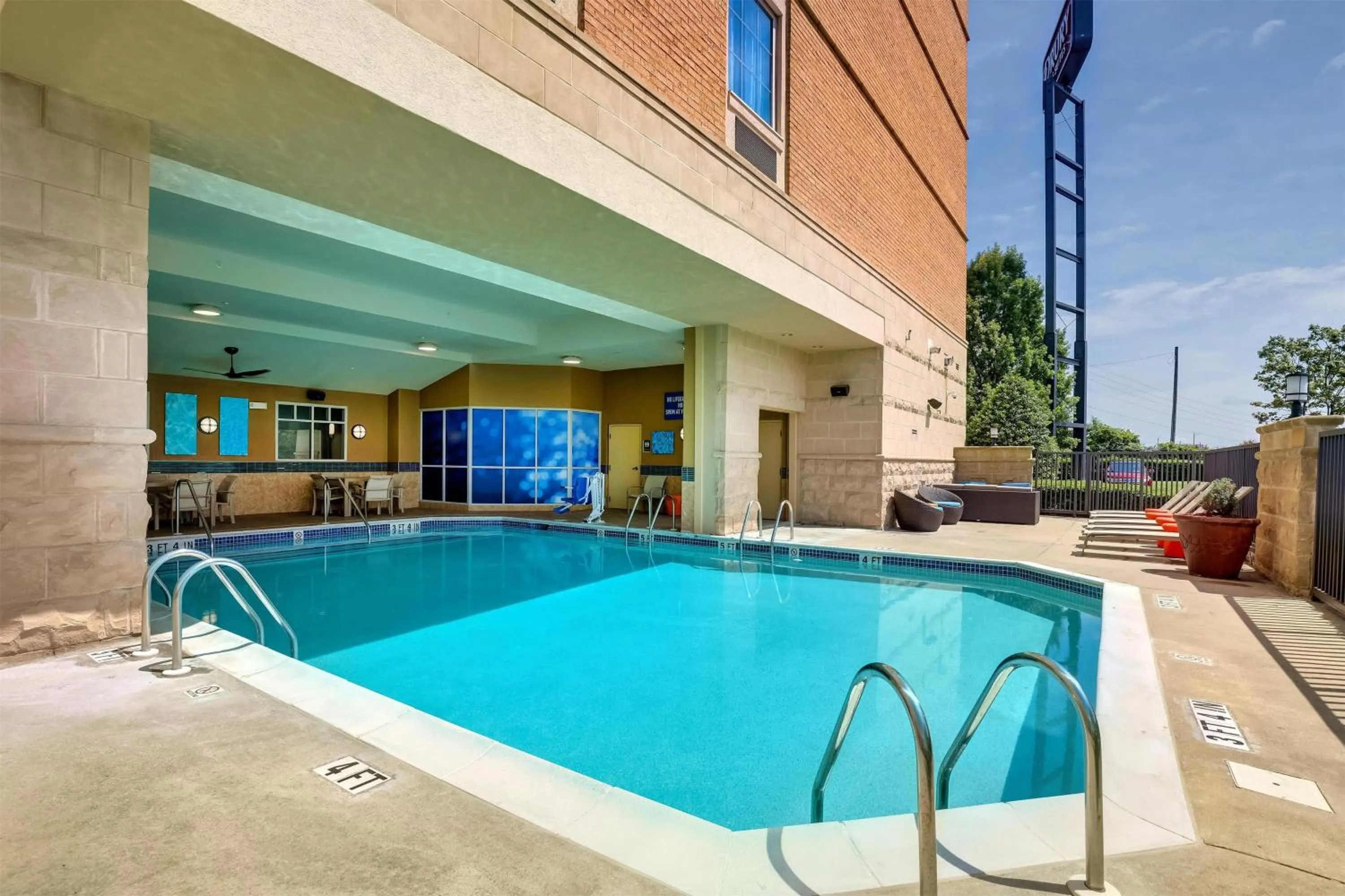 Pool view in Drury Inn & Suites Montgomery