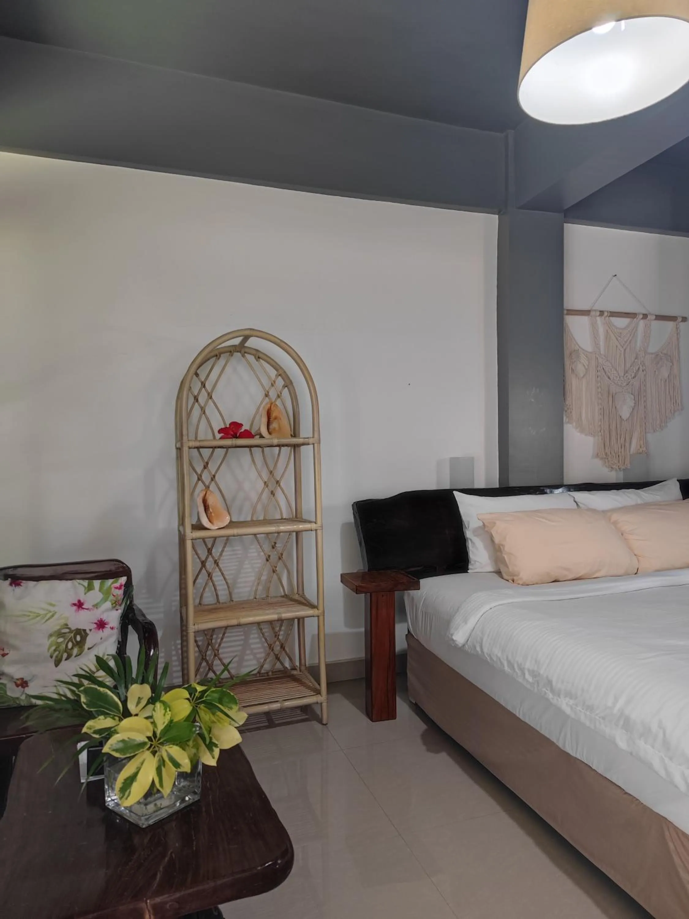 Bed in Daluyong Beach Resort