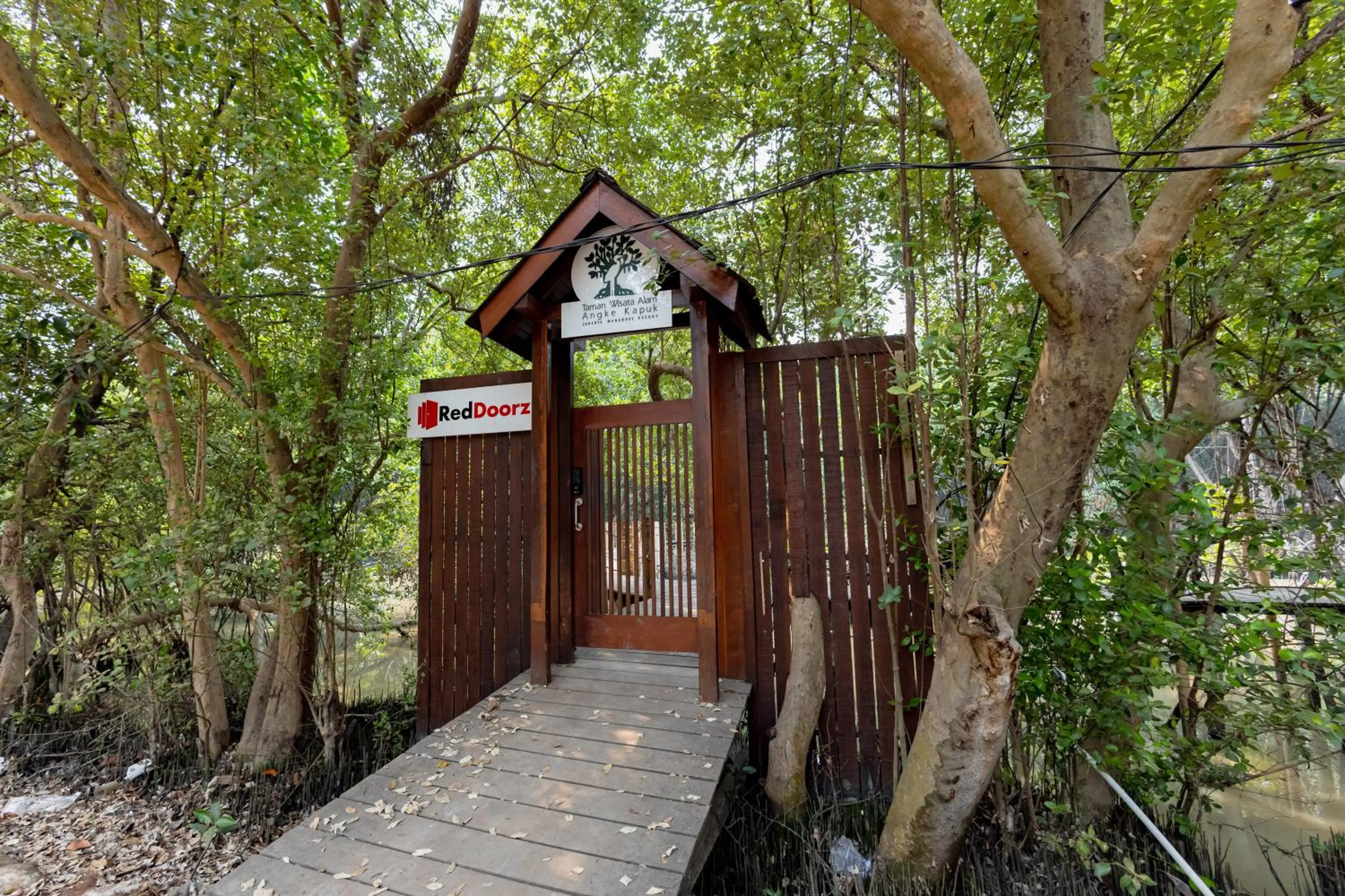 Facade/entrance in RedDoorz Resort @ Taman Wisata Mangrove