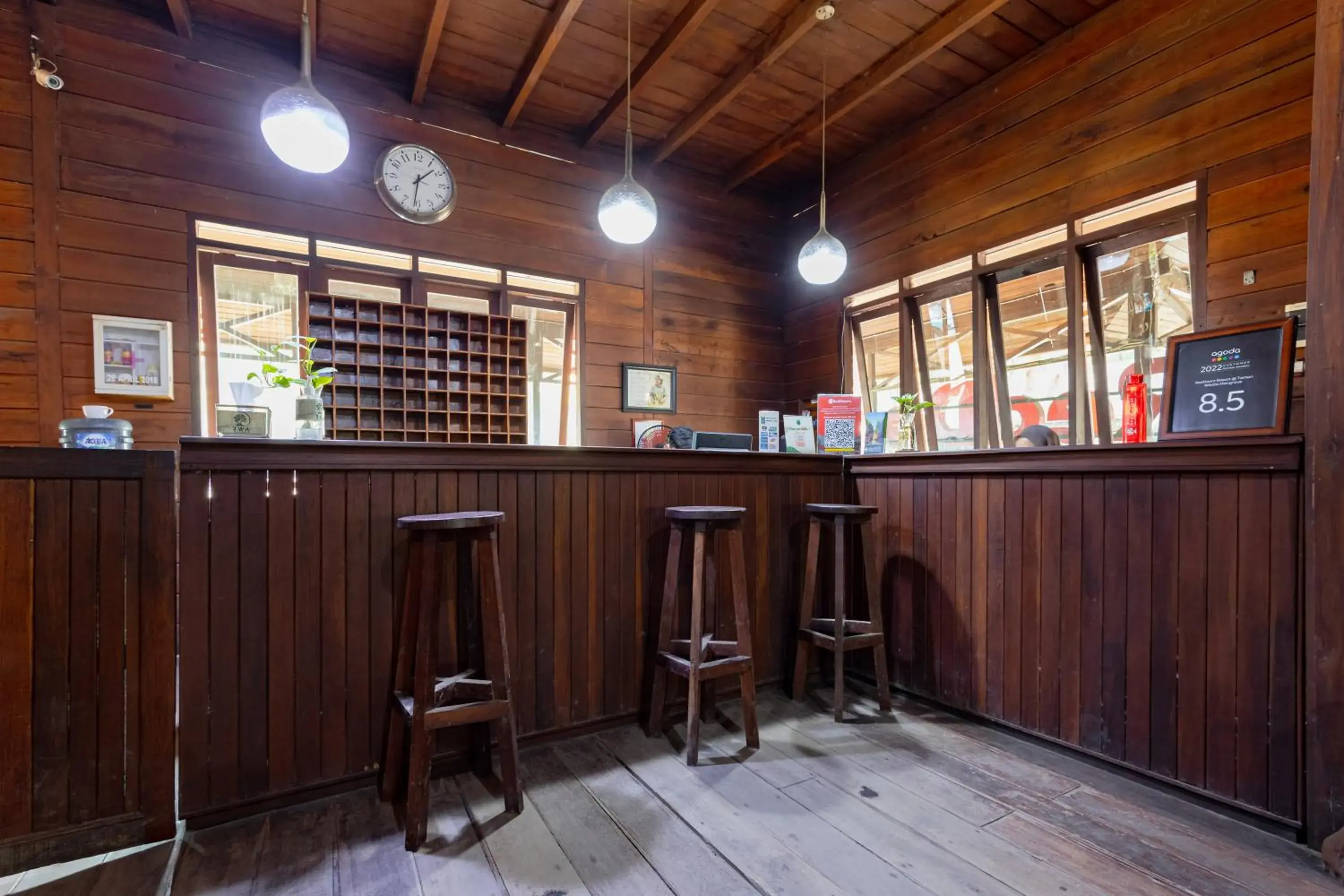 Lobby or reception in RedDoorz Resort @ Taman Wisata Mangrove Lobby or reception in RedDoorz Resort @ Taman Wisata Mangrove