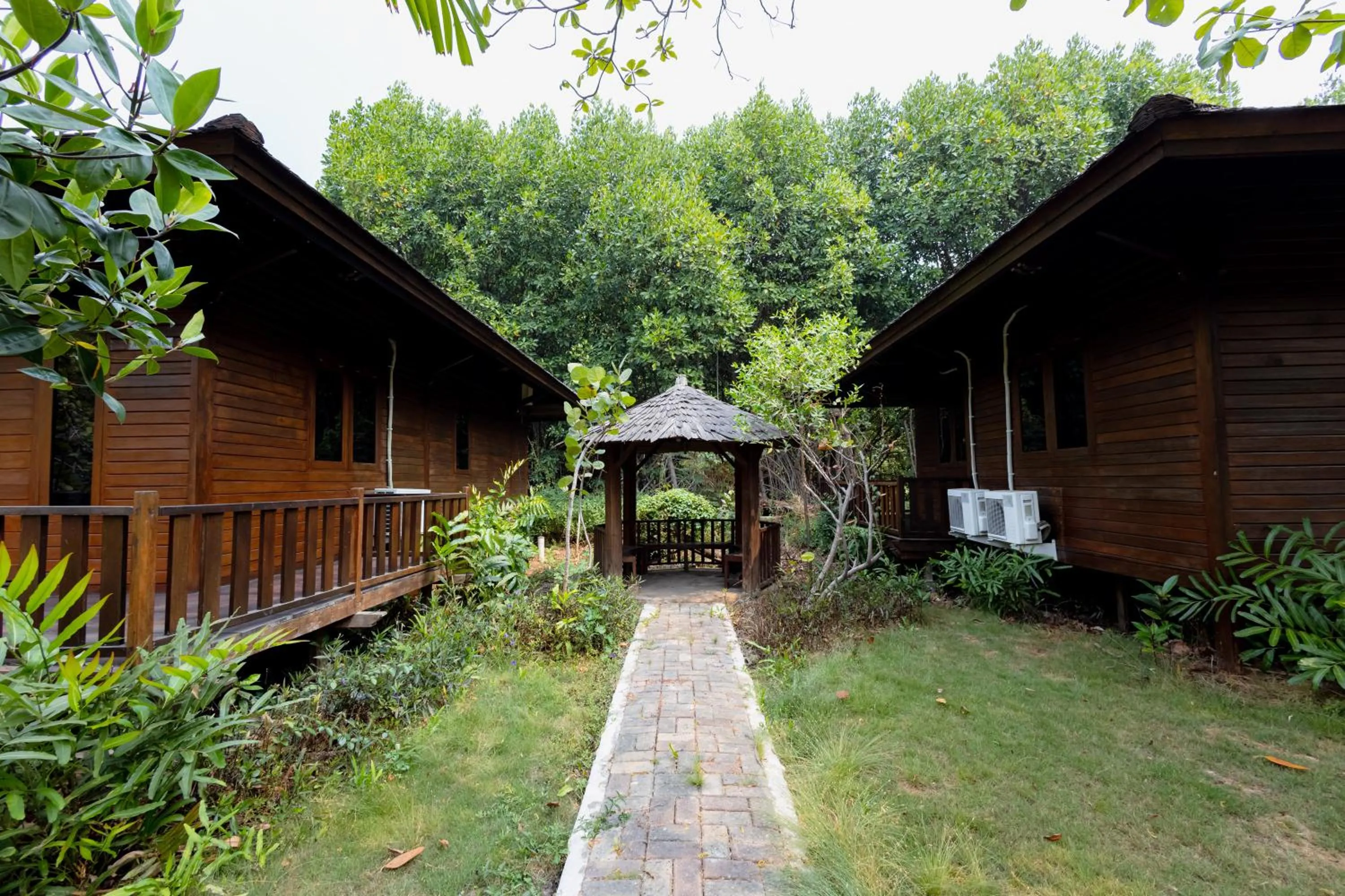 Garden in RedDoorz Resort @ Taman Wisata Mangrove