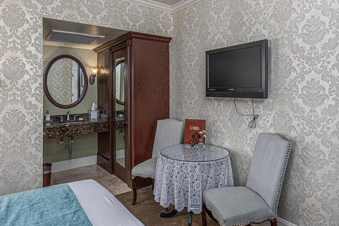 Bed in General Palmer Hotel