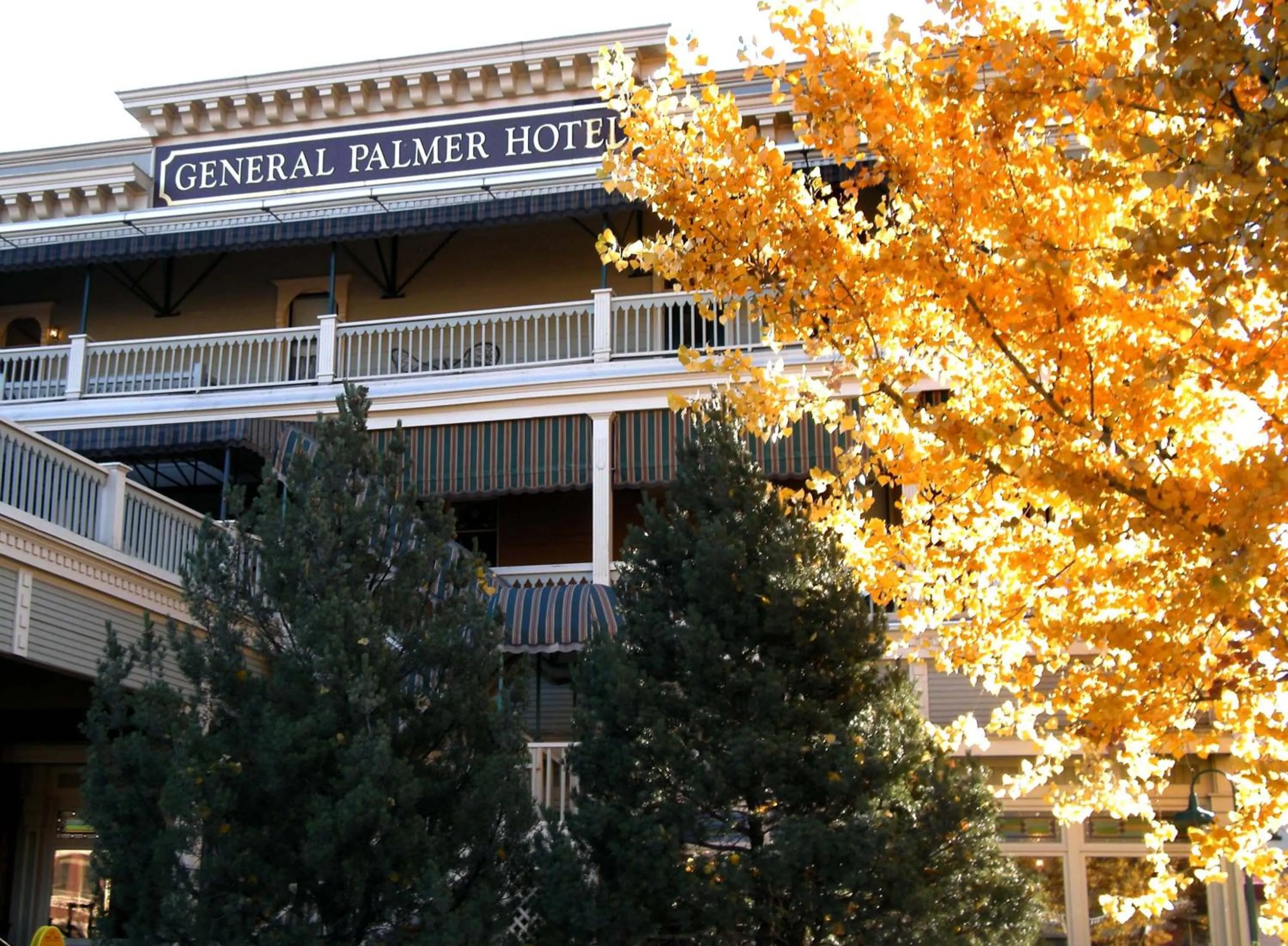 Facade/entrance in General Palmer Hotel