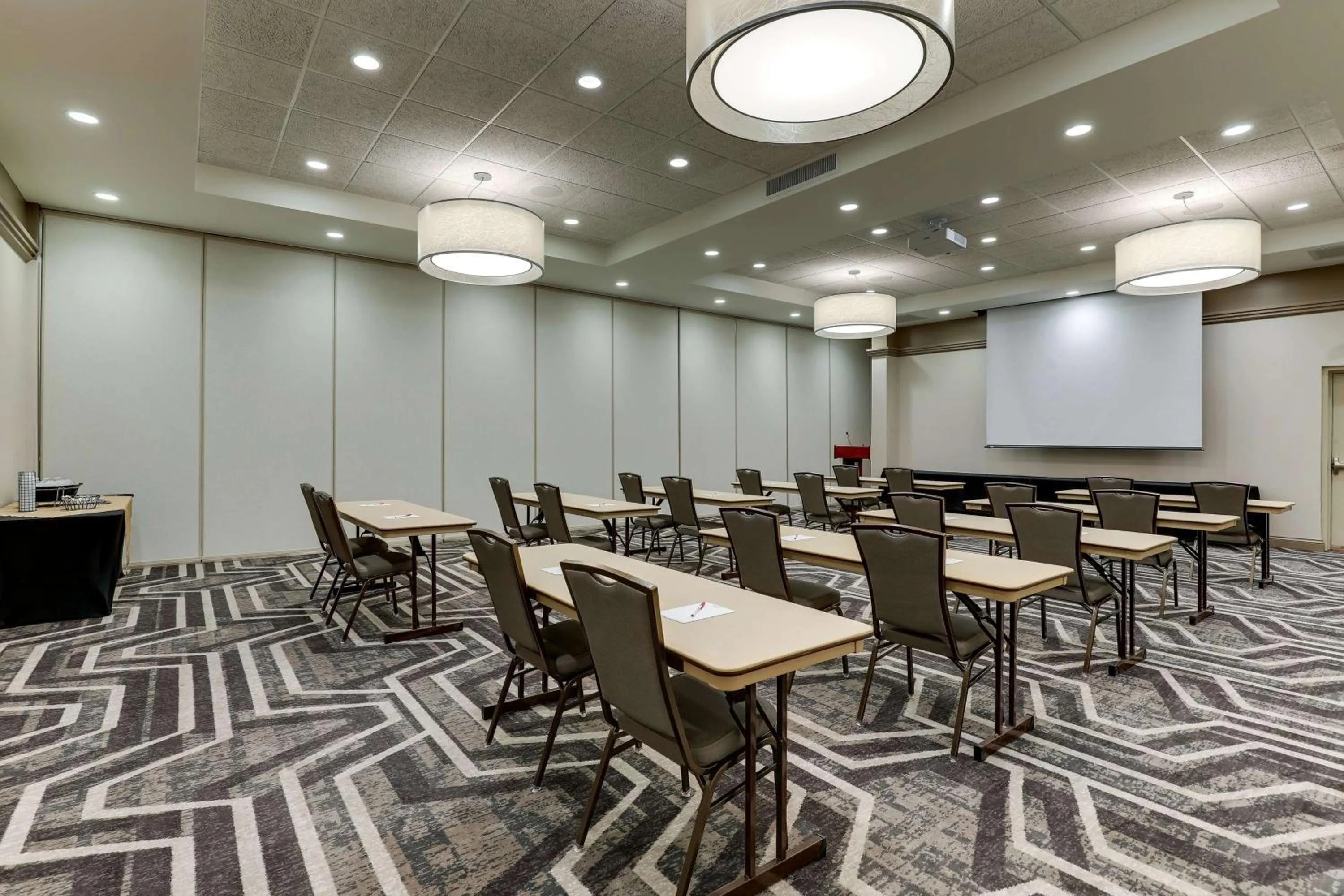 Bedroom in Drury Inn & Suites Independence Kansas City