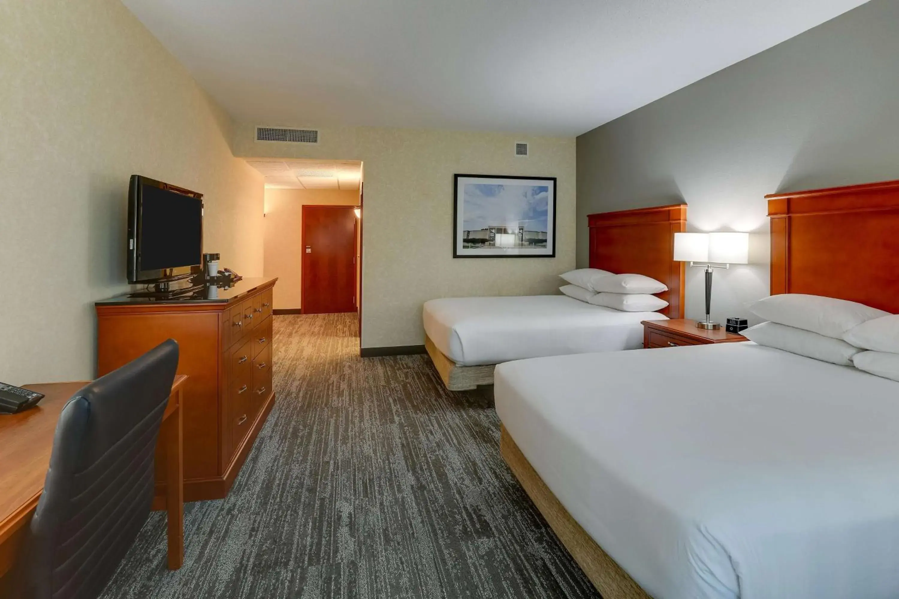 Bedroom, Bed in Drury Inn & Suites Independence Kansas City Bedroom, Bed in Drury Inn & Suites Independence Kansas City