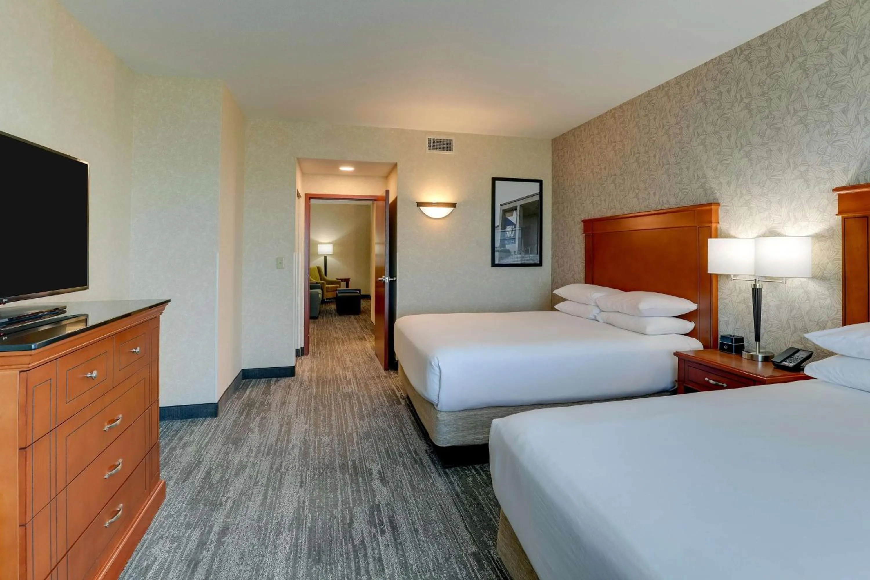 Bedroom, Bed in Drury Inn & Suites Independence Kansas City