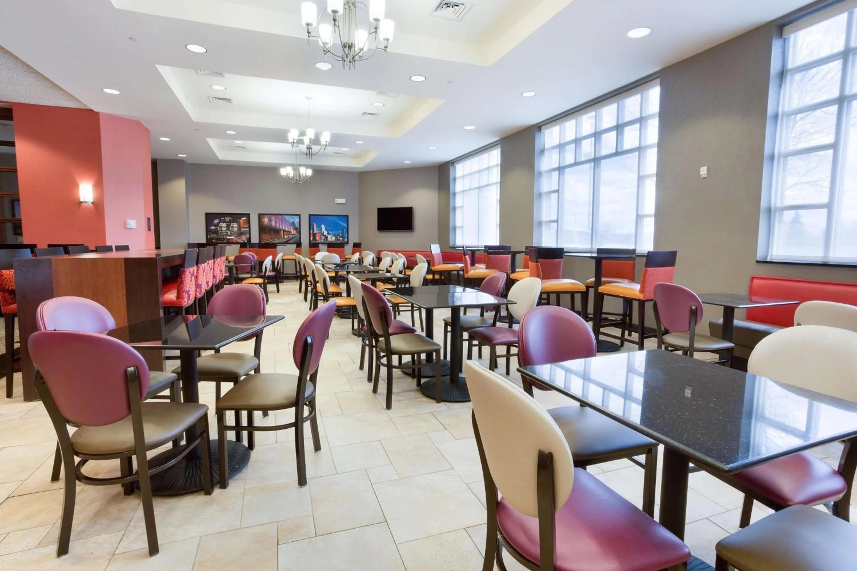 Restaurant/places to eat in Drury Inn & Suites Cincinnati Sharonville