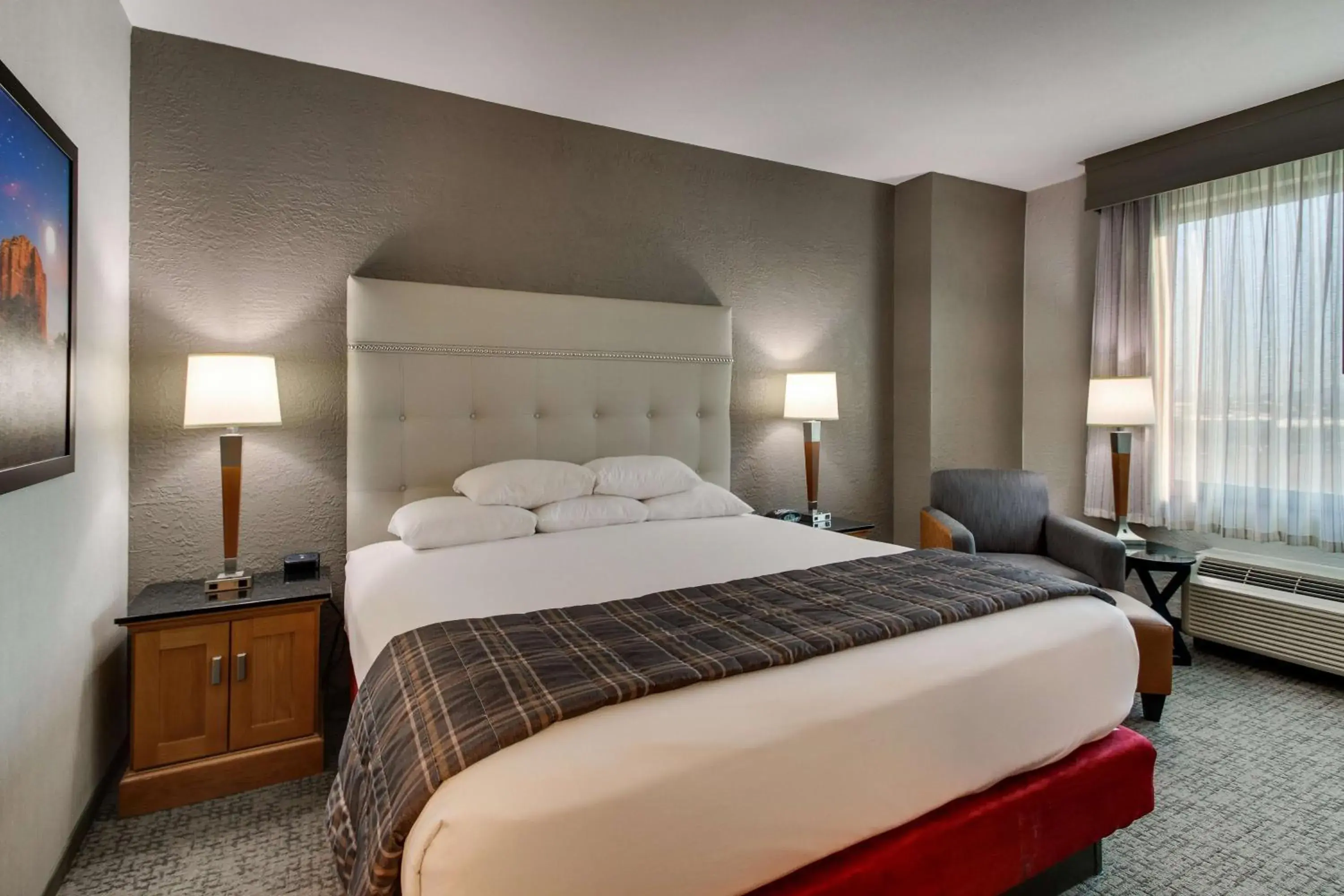 Photo of the whole room, Bed in Drury Inn & Suites Phoenix Happy Valley Photo of the whole room, Bed in Drury Inn & Suites Phoenix Happy Valley