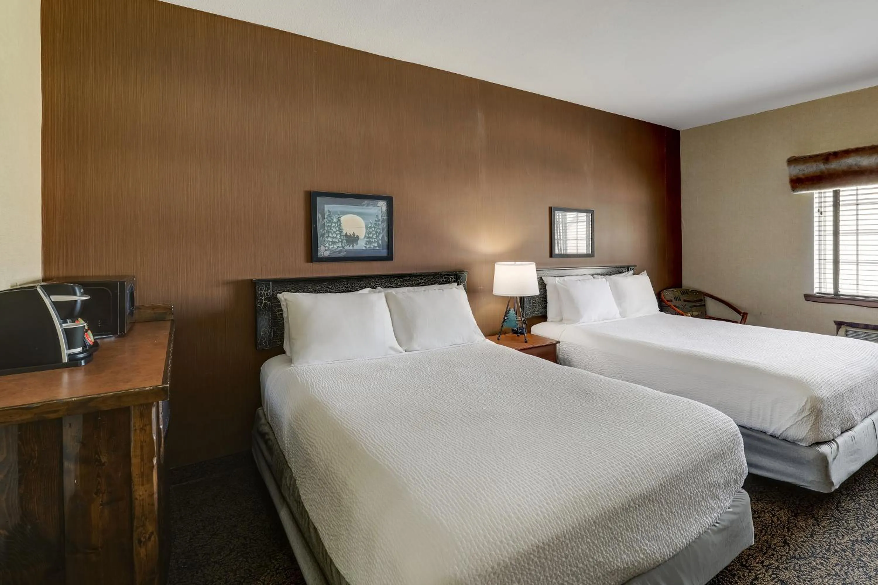 Bed in Stoney Creek Hotel Columbia