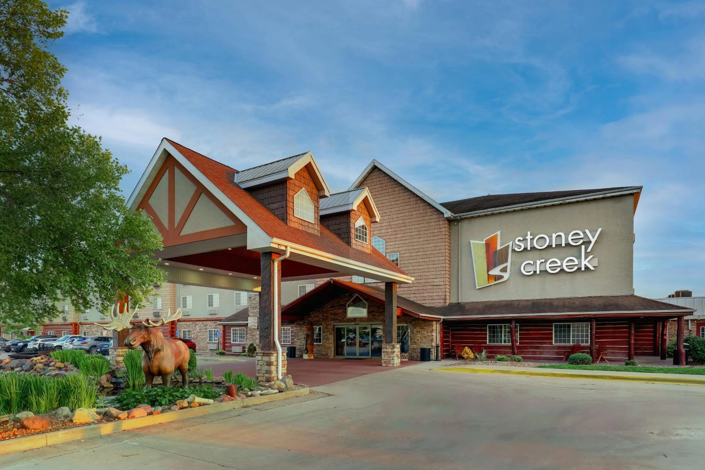 Property building in Stoney Creek Hotel Columbia