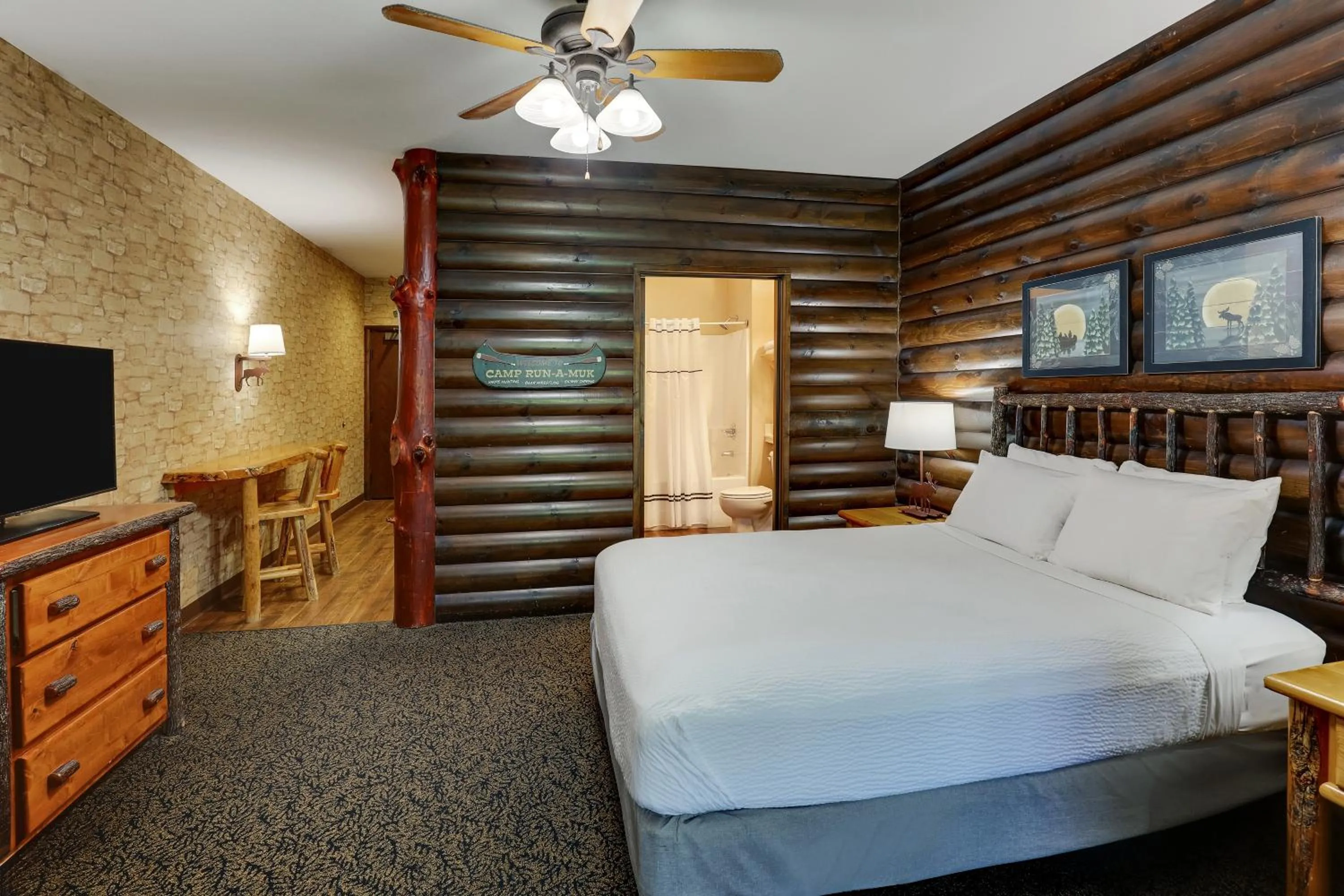 Bed in Stoney Creek Hotel Columbia