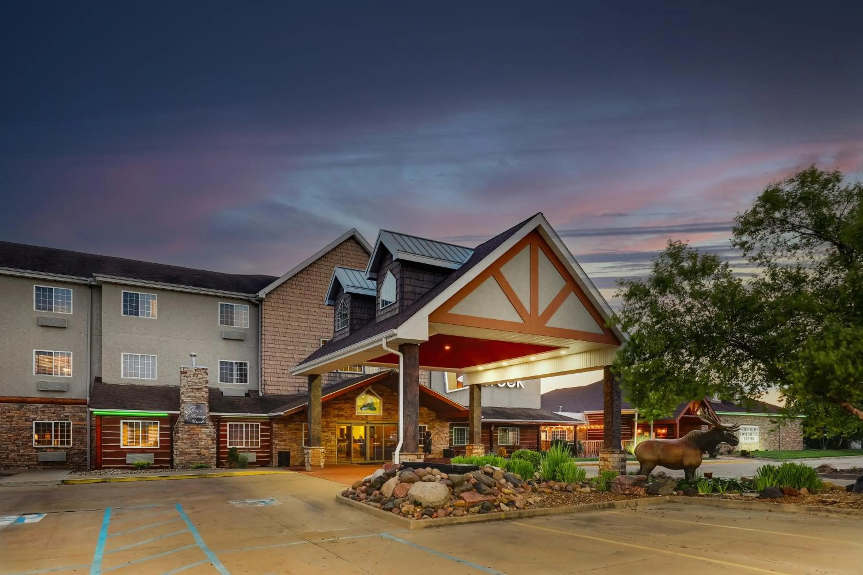 Property building in Stoney Creek Hotel Columbia