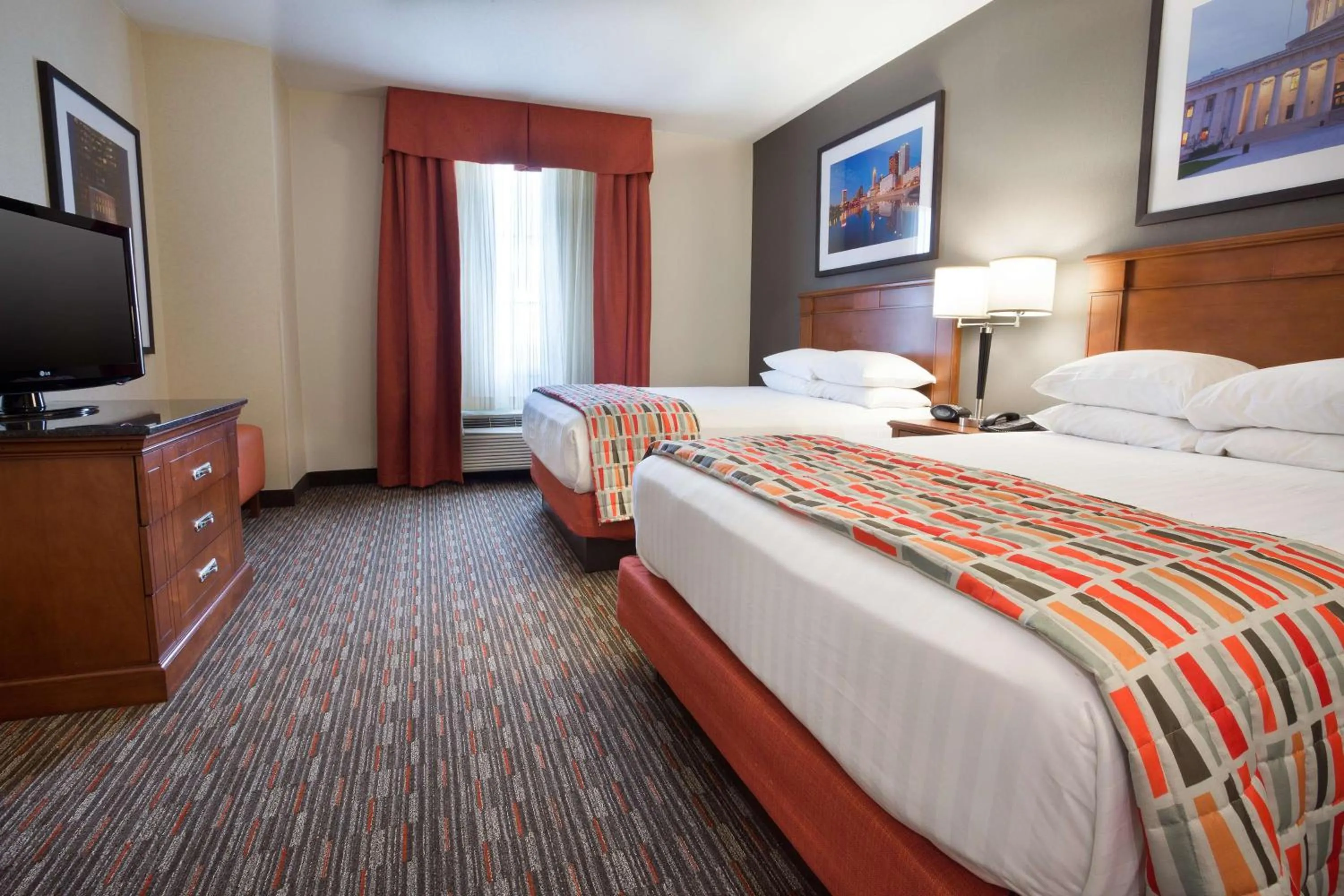 Photo of the whole room, Bed in Drury Inn & Suites Columbus Grove City