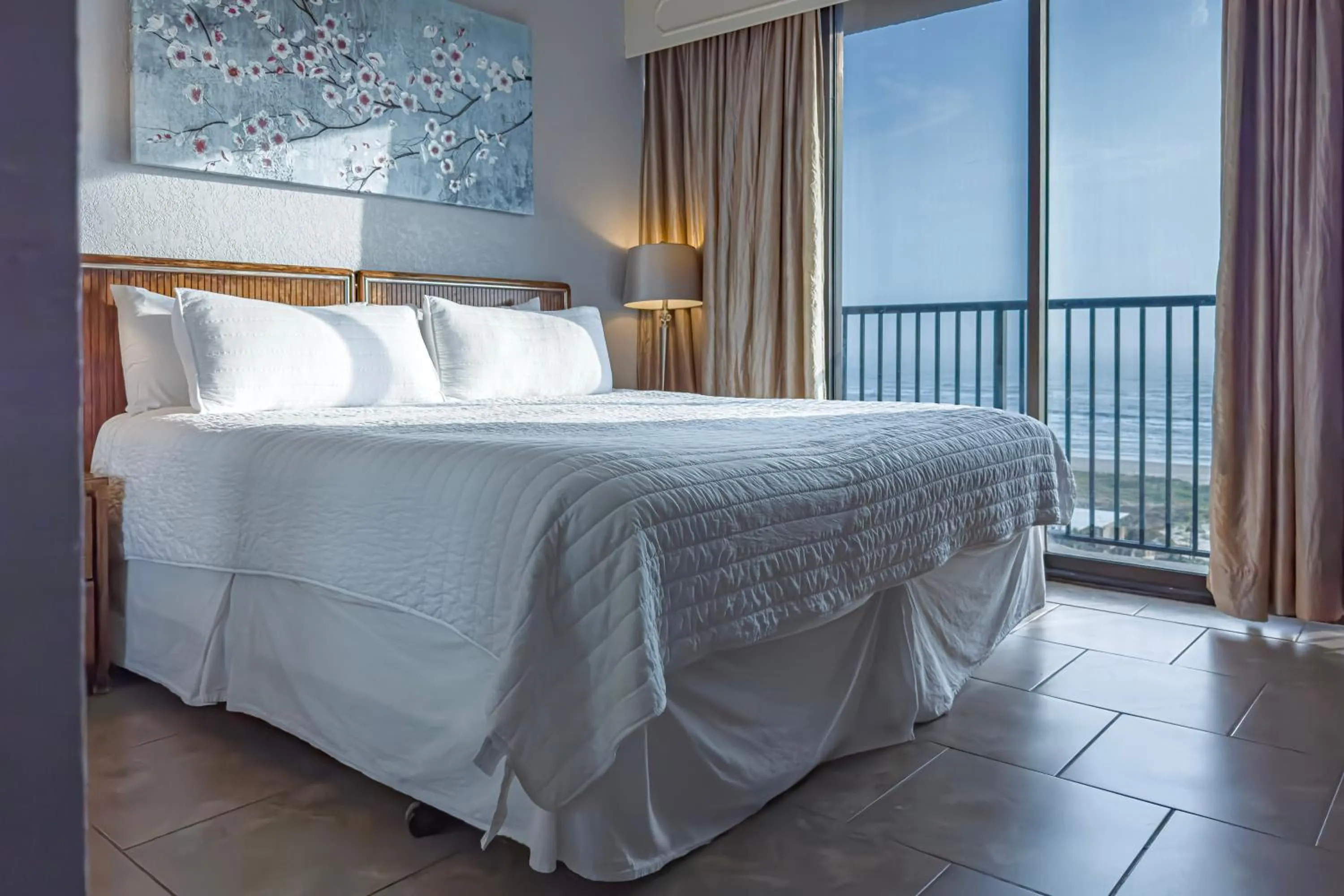 Bedroom, Bed in Isla Grand Beach Resort