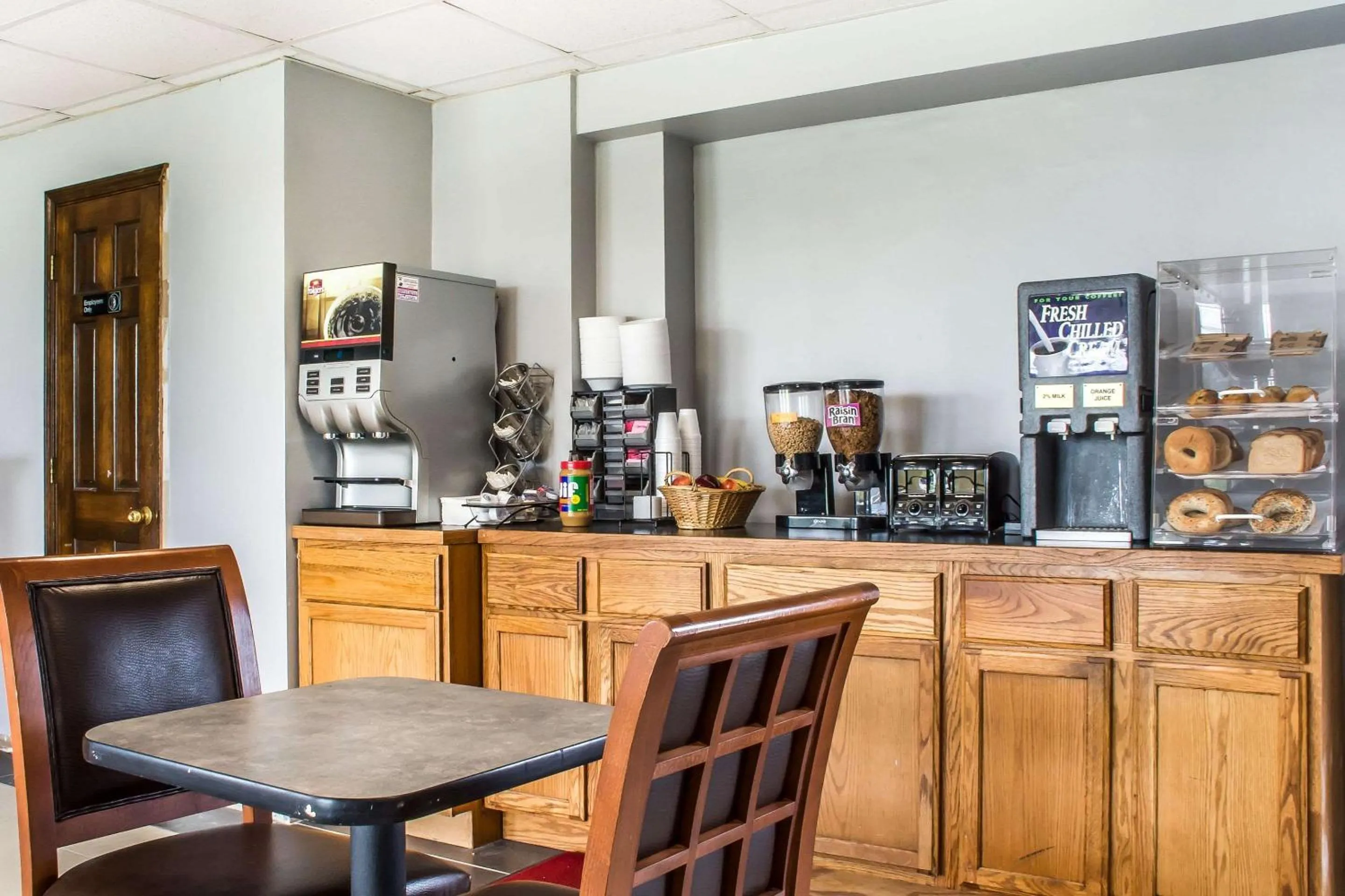 Restaurant/places to eat in Econo Lodge