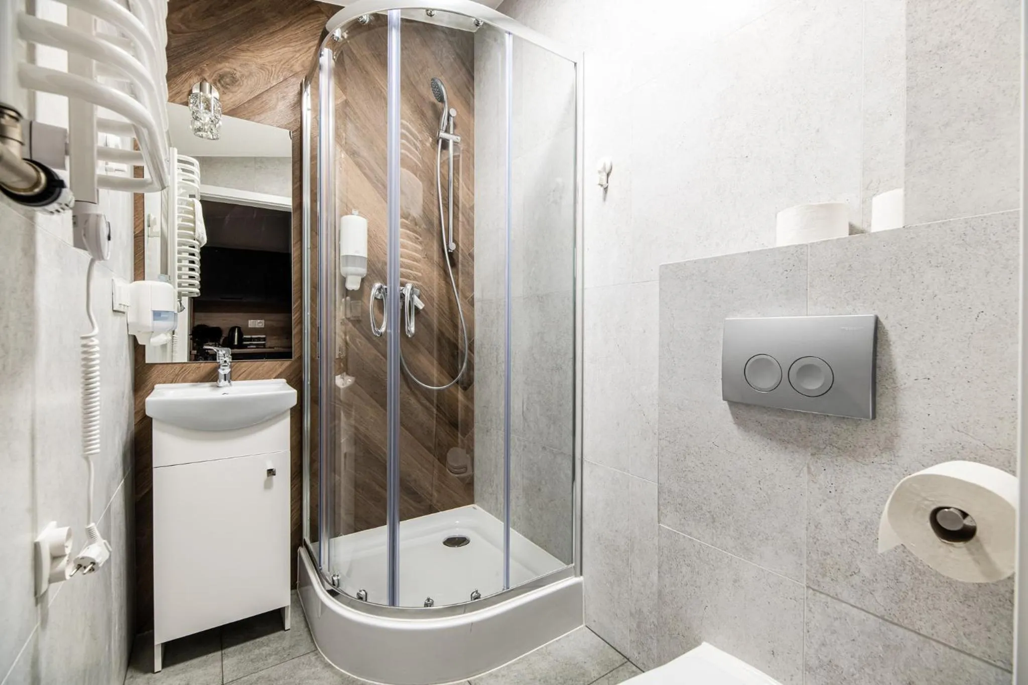 Shower in Lubomirskiego 23 Residence - great location, 10 min to Main Square by foot, right next to Main Rail and Bus Station