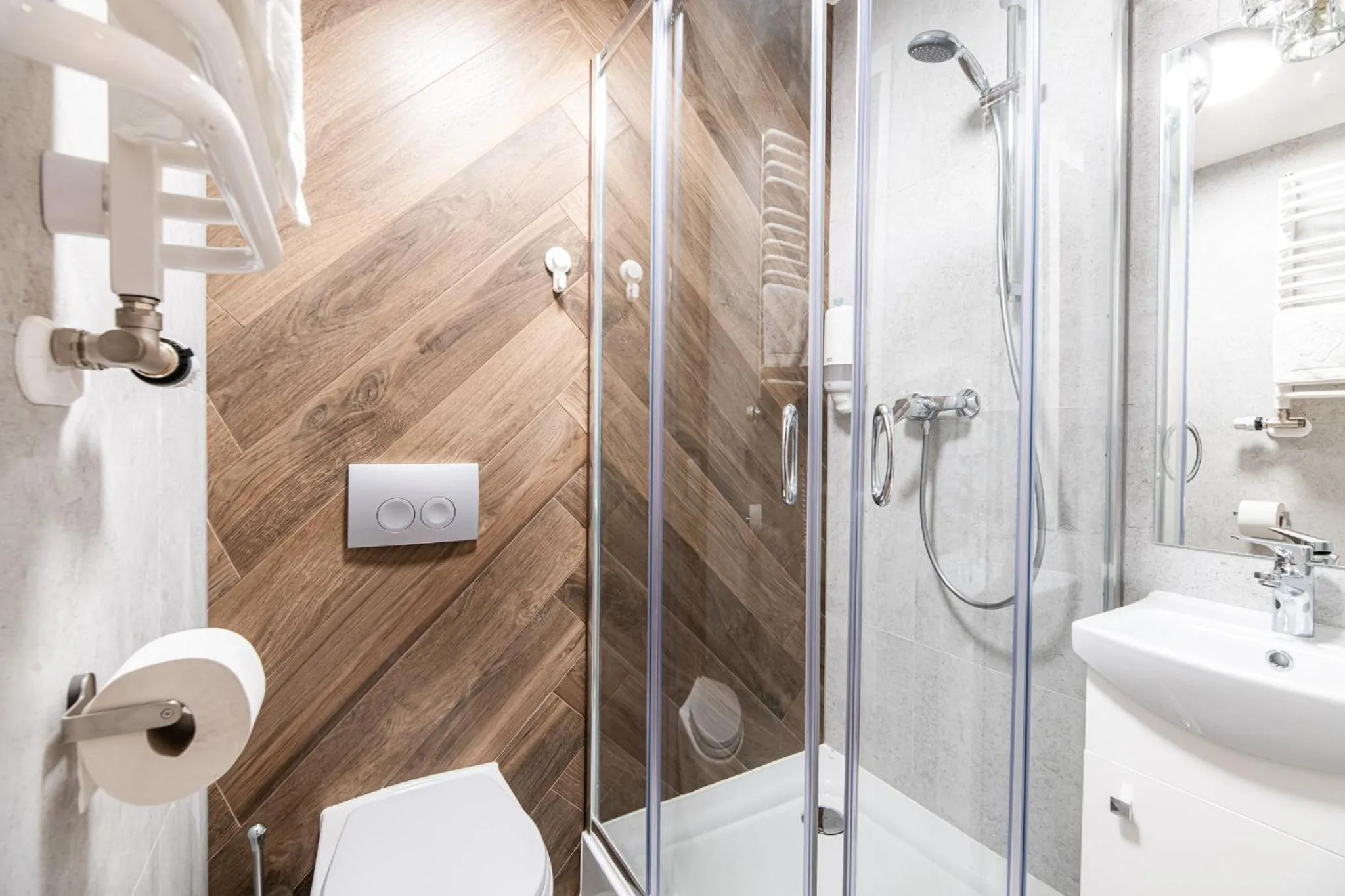 Shower in Lubomirskiego 23 Residence - great location, 10 min to Main Square by foot, right next to Main Rail and Bus Station