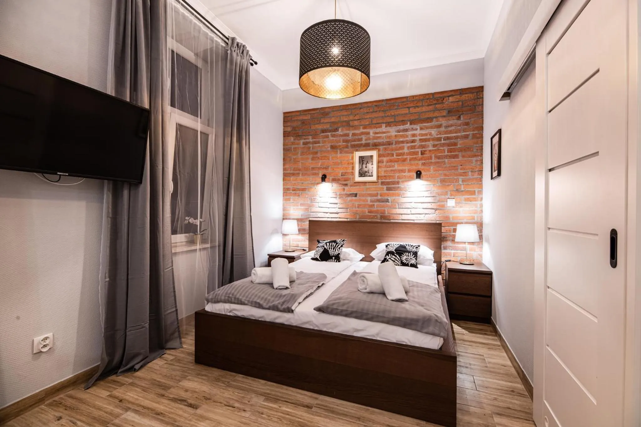 Bed in Lubomirskiego 23 Residence - great location, 10 min to Main Square by foot, right next to Main Rail and Bus Station