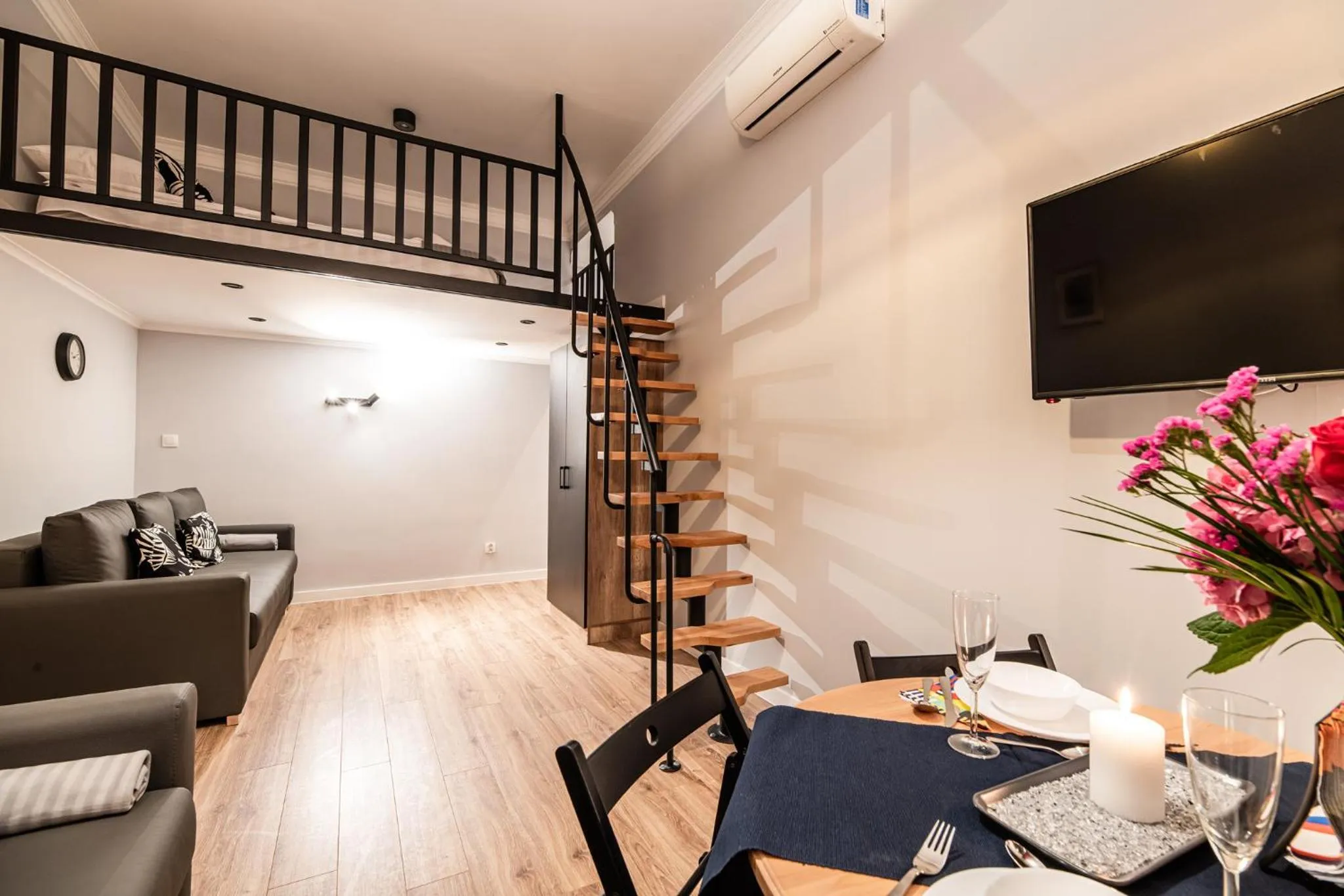 TV and multimedia in Lubomirskiego 23 Residence - great location, 10 min to Main Square by foot, right next to Main Rail and Bus Station