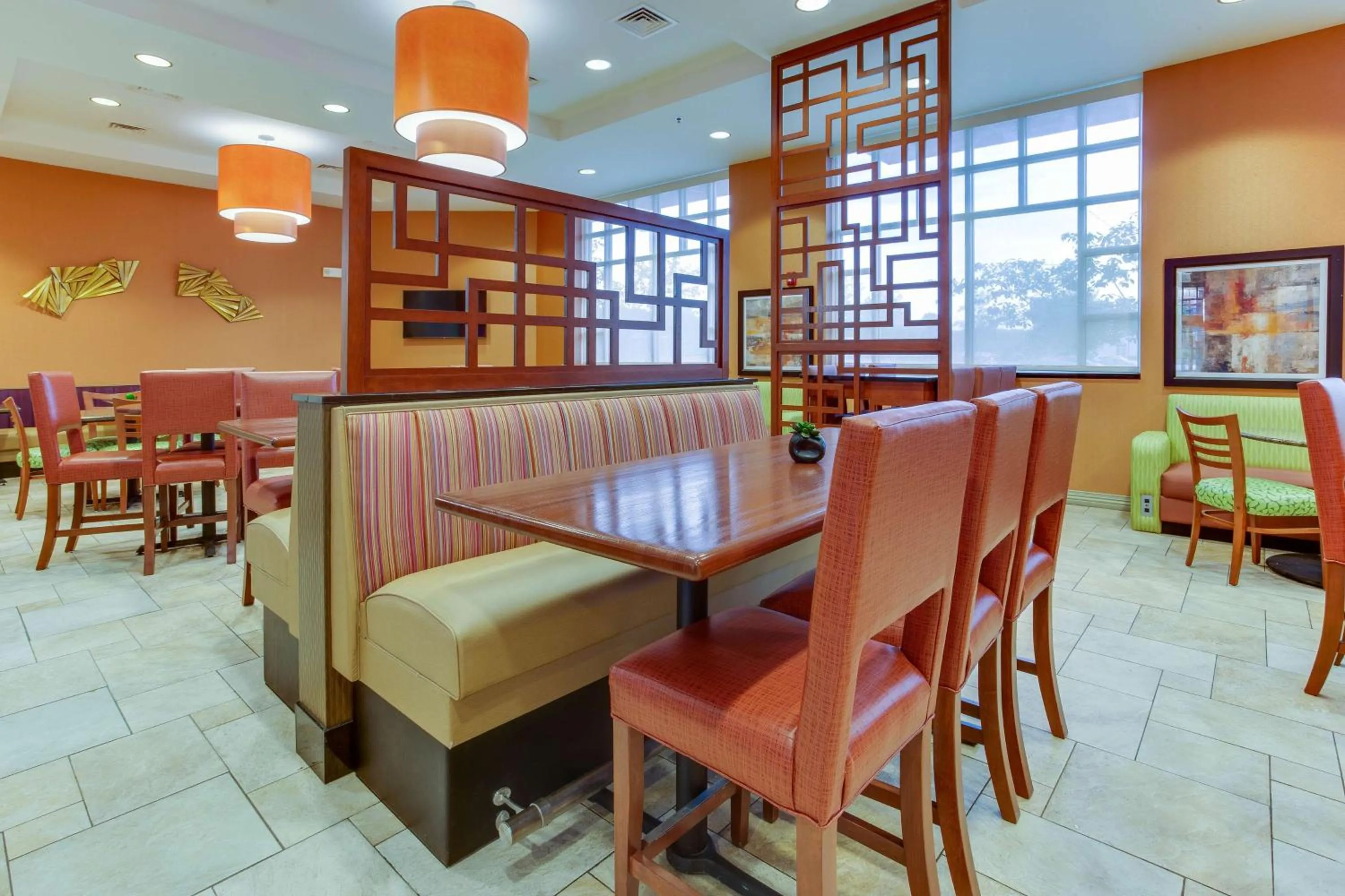 Restaurant/places to eat in Drury Inn & Suites West Des Moines