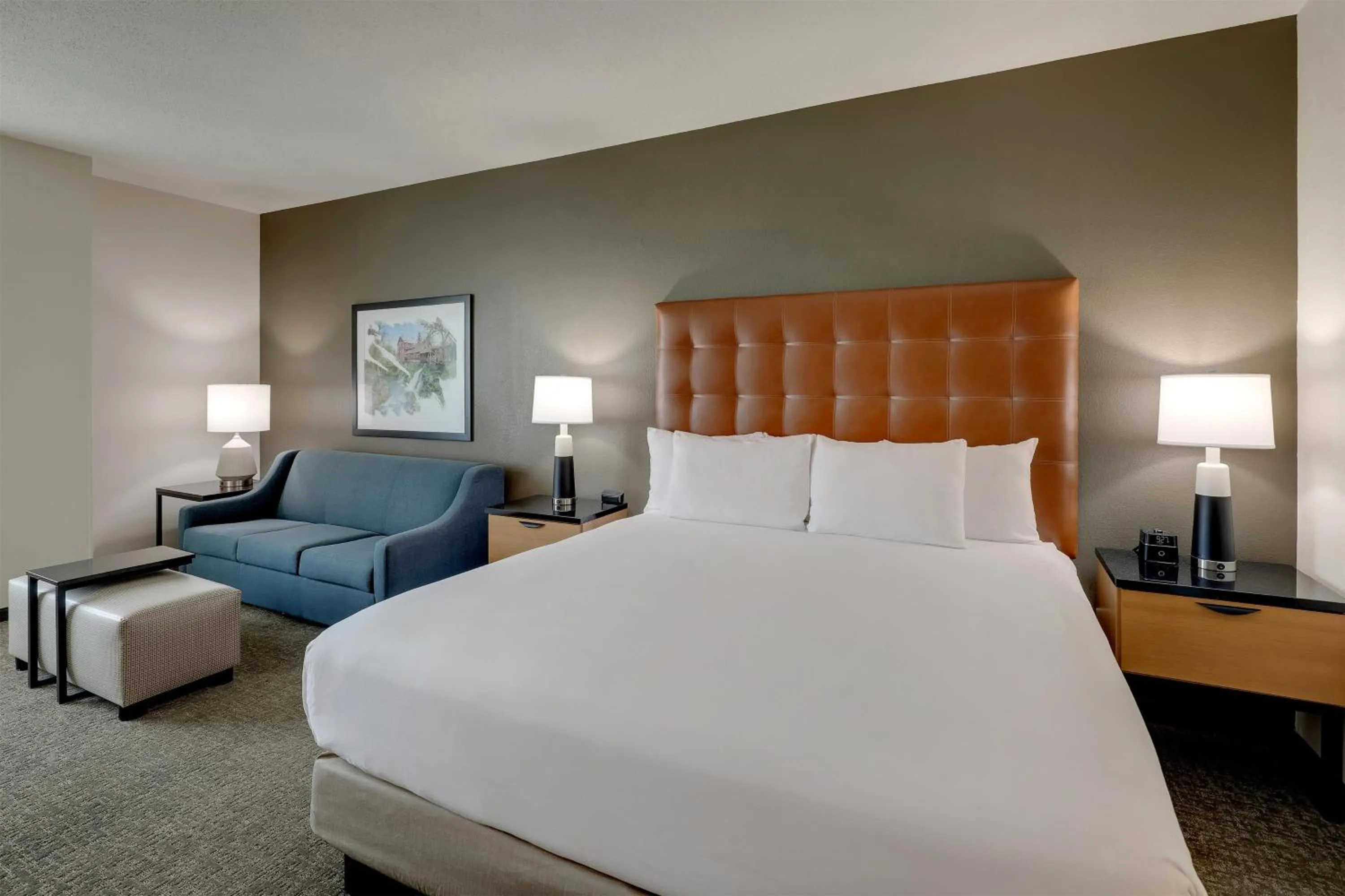 Bedroom, Bed in Drury Inn & Suites Dayton North