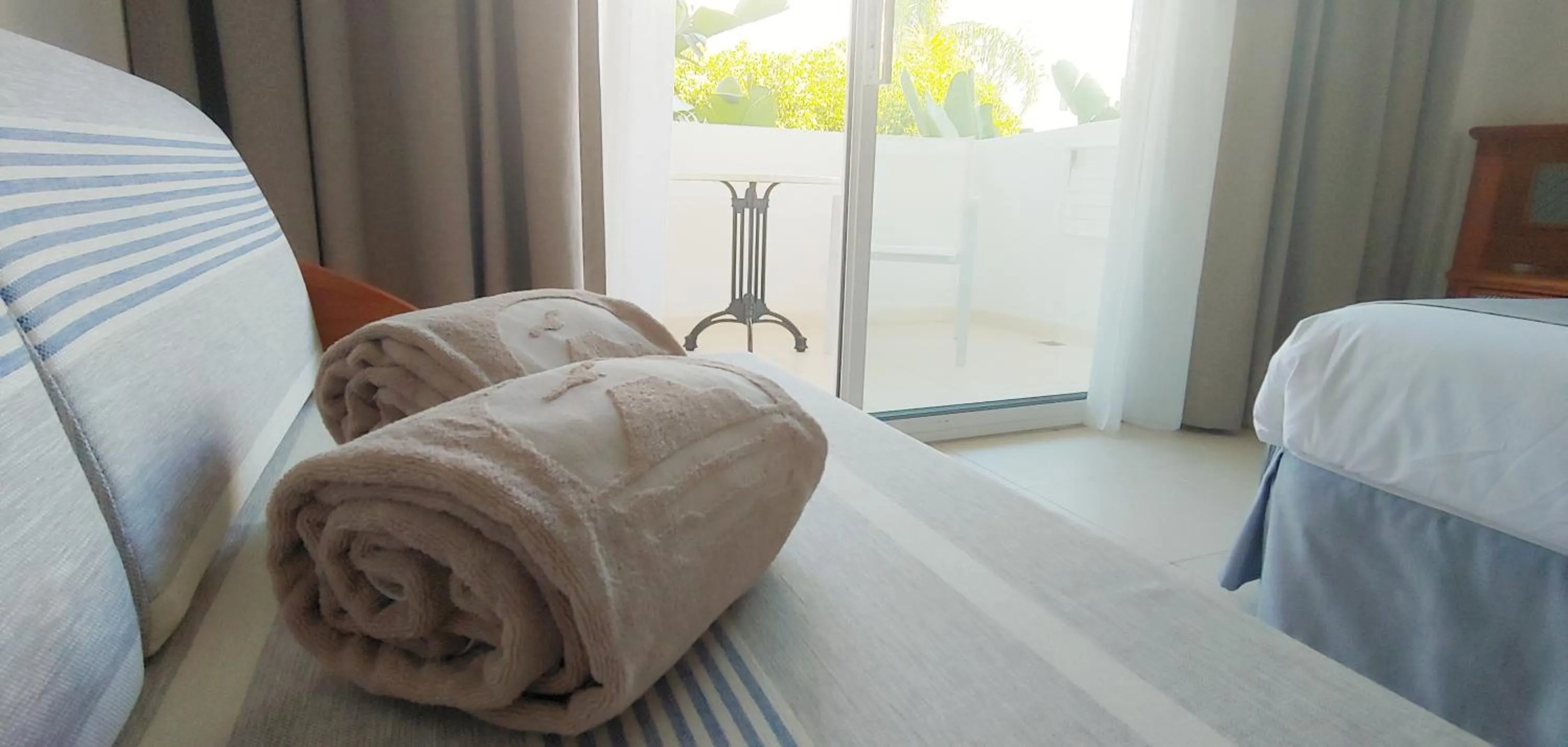 towels, Bed in Hotel Rocamarina - Adults Only