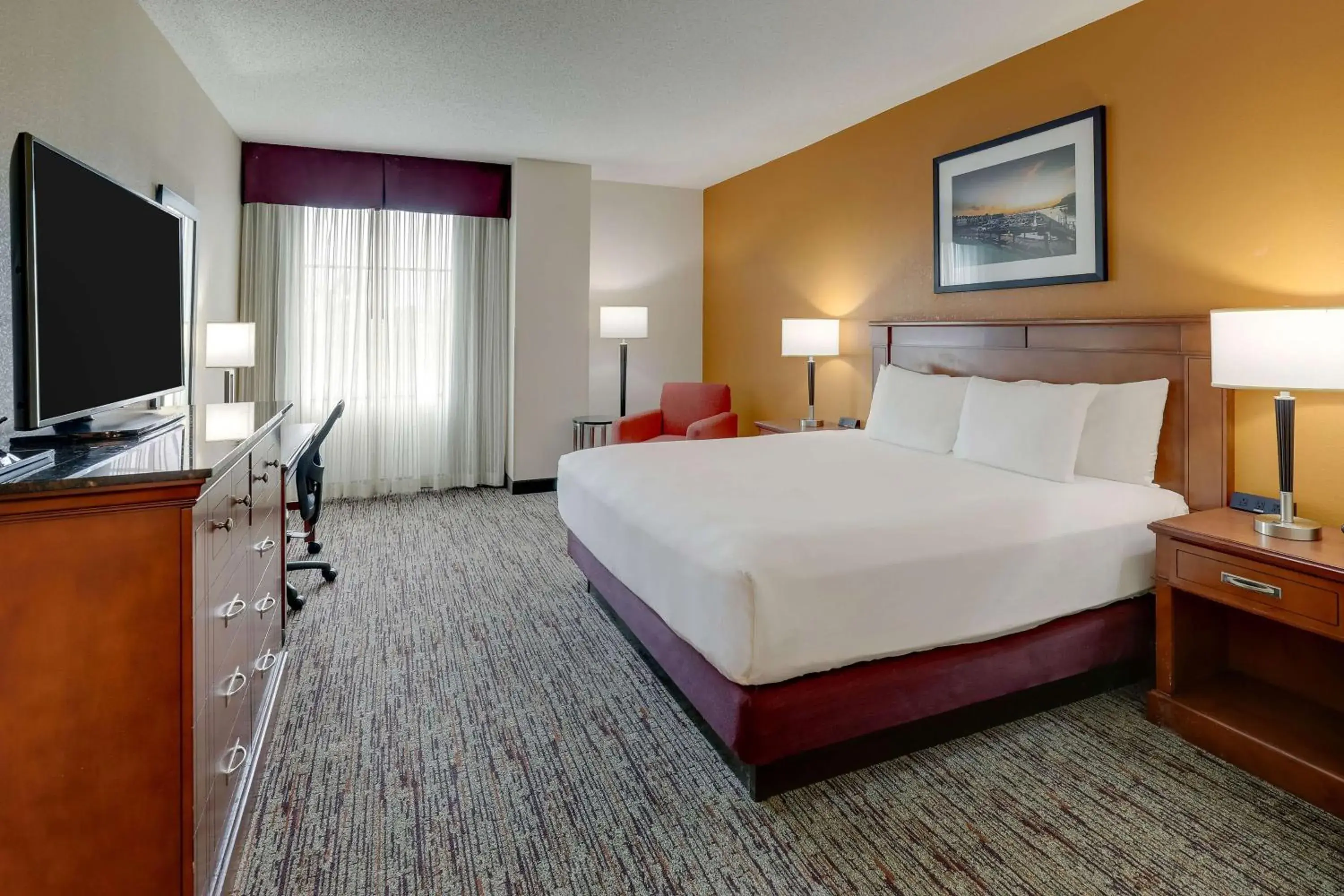 Deluxe King Room with Spa Bath in Drury Inn & Suites Charlotte Northlake Deluxe King Room with Spa Bath in Drury Inn & Suites Charlotte Northlake