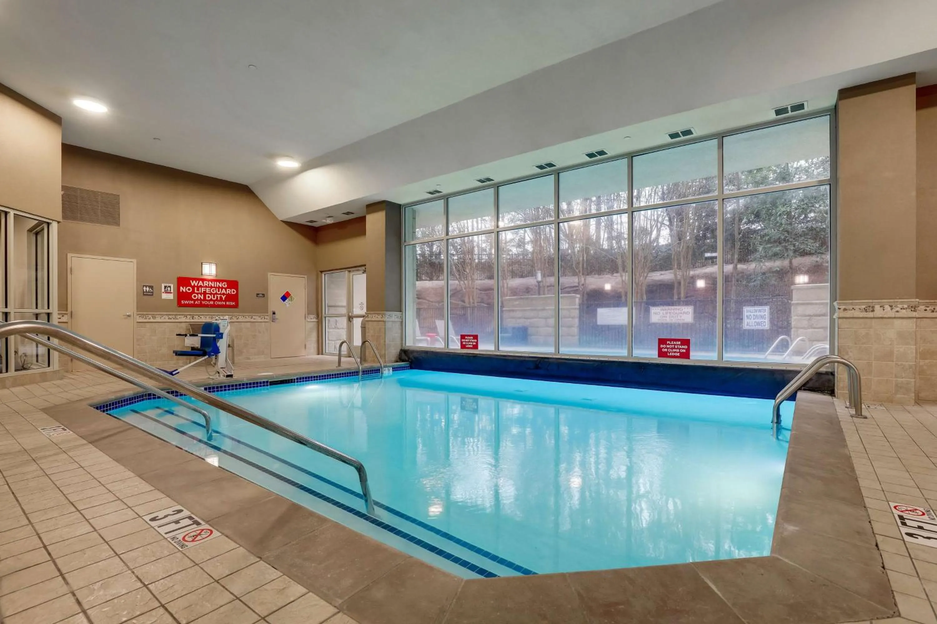 Pool view in Drury Inn & Suites Charlotte Northlake