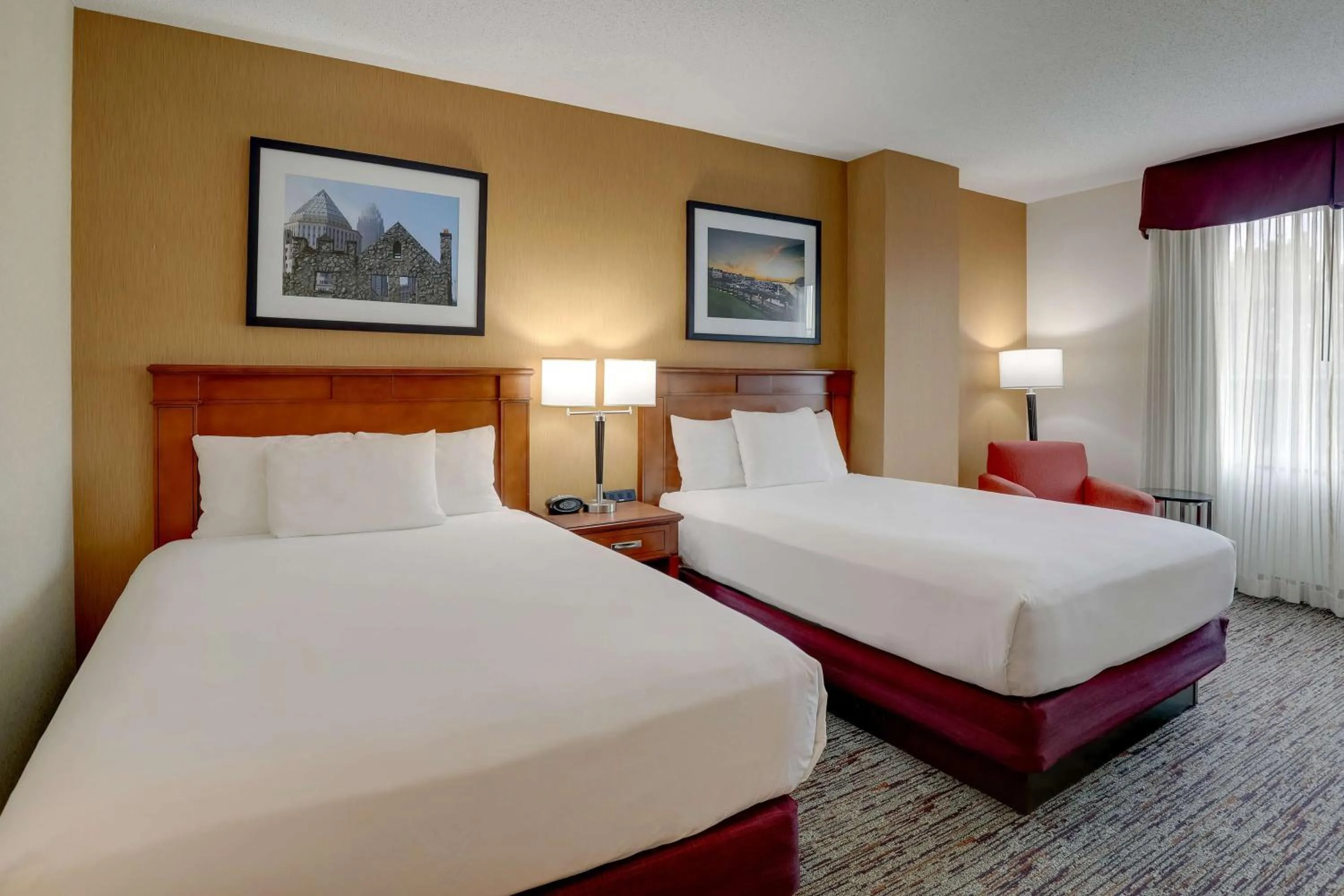 Bedroom, Bed in Drury Inn & Suites Charlotte Northlake