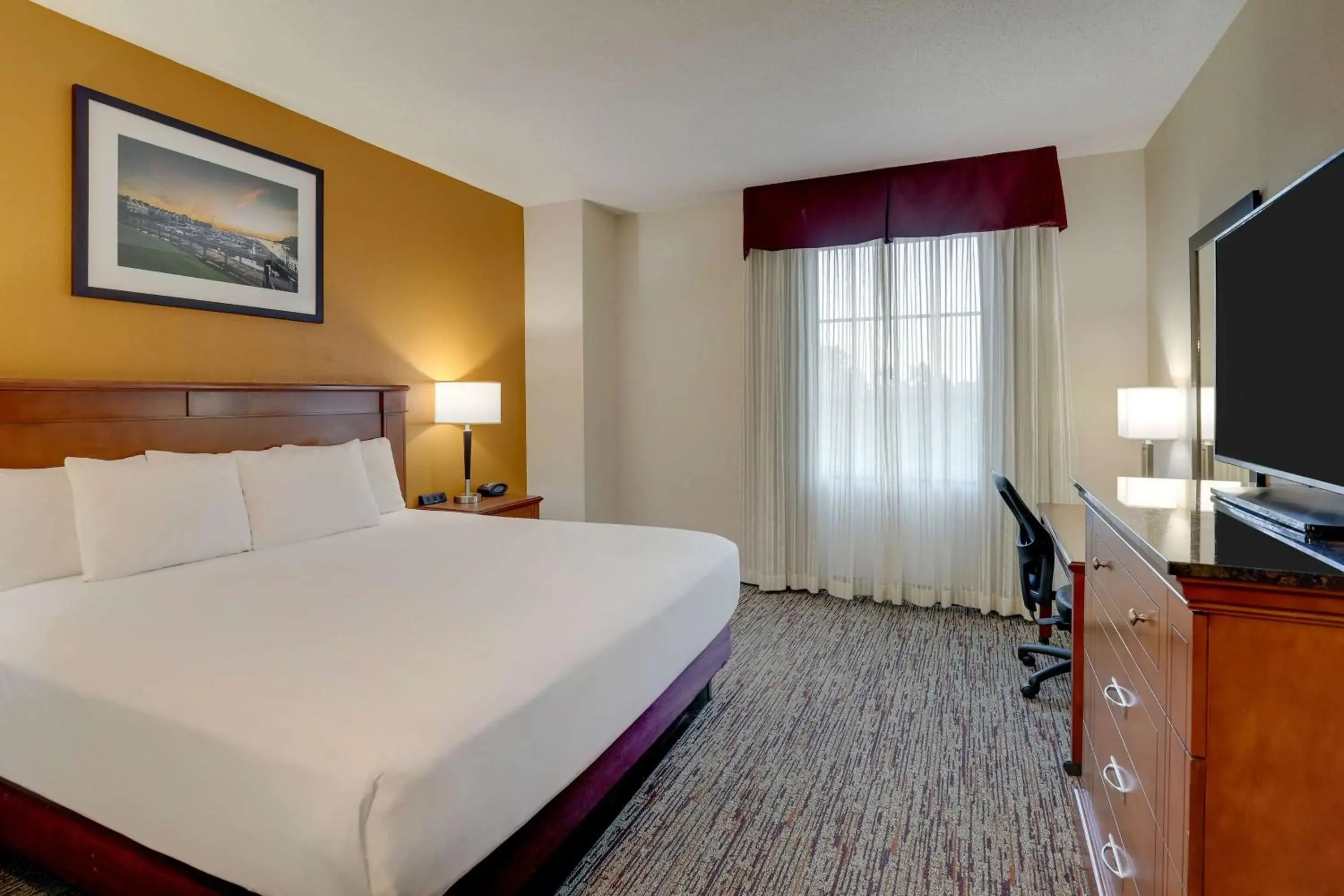 Superior King Room with Sofa Bed in Drury Inn & Suites Charlotte Northlake Superior King Room with Sofa Bed in Drury Inn & Suites Charlotte Northlake