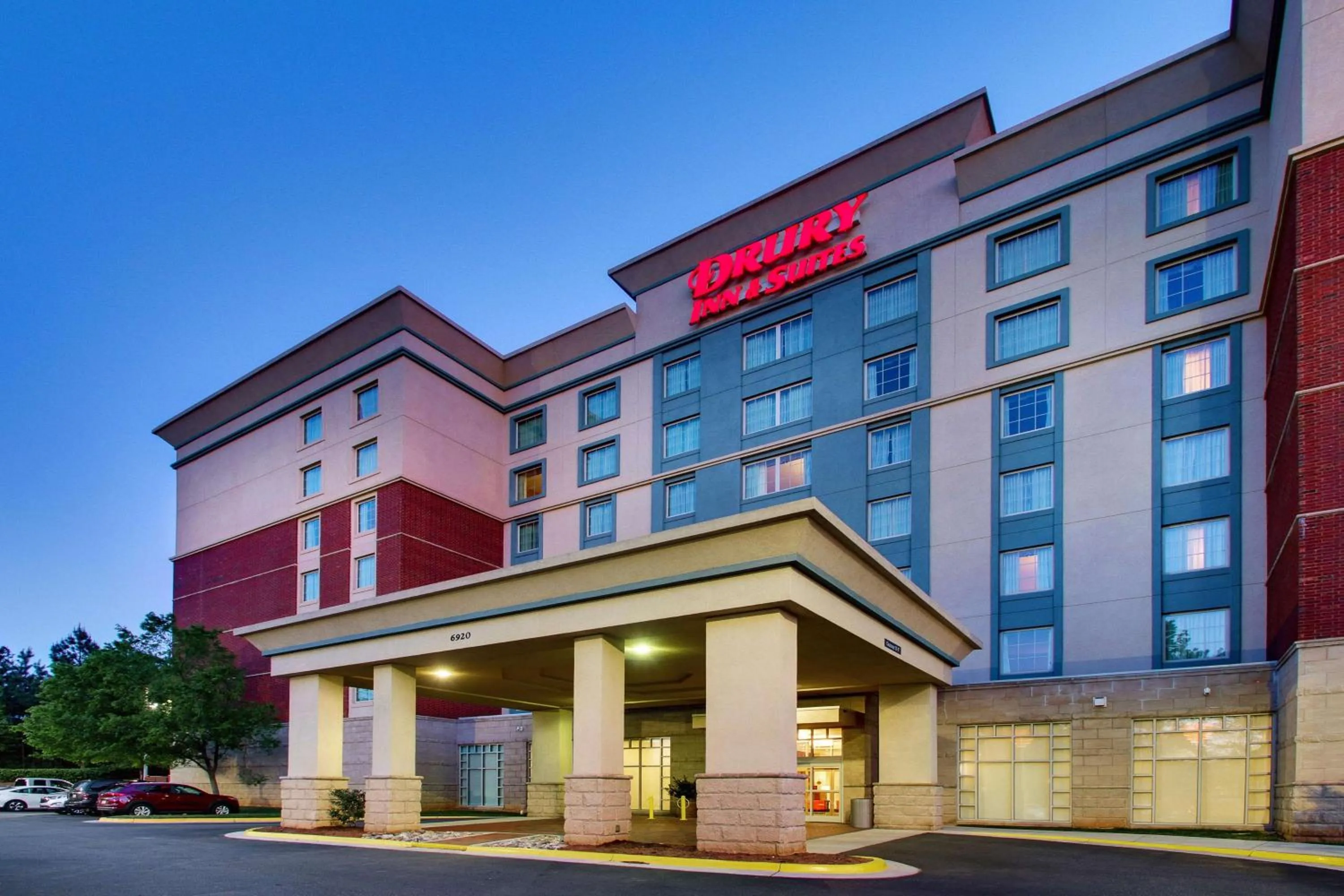Property building in Drury Inn & Suites Charlotte Northlake