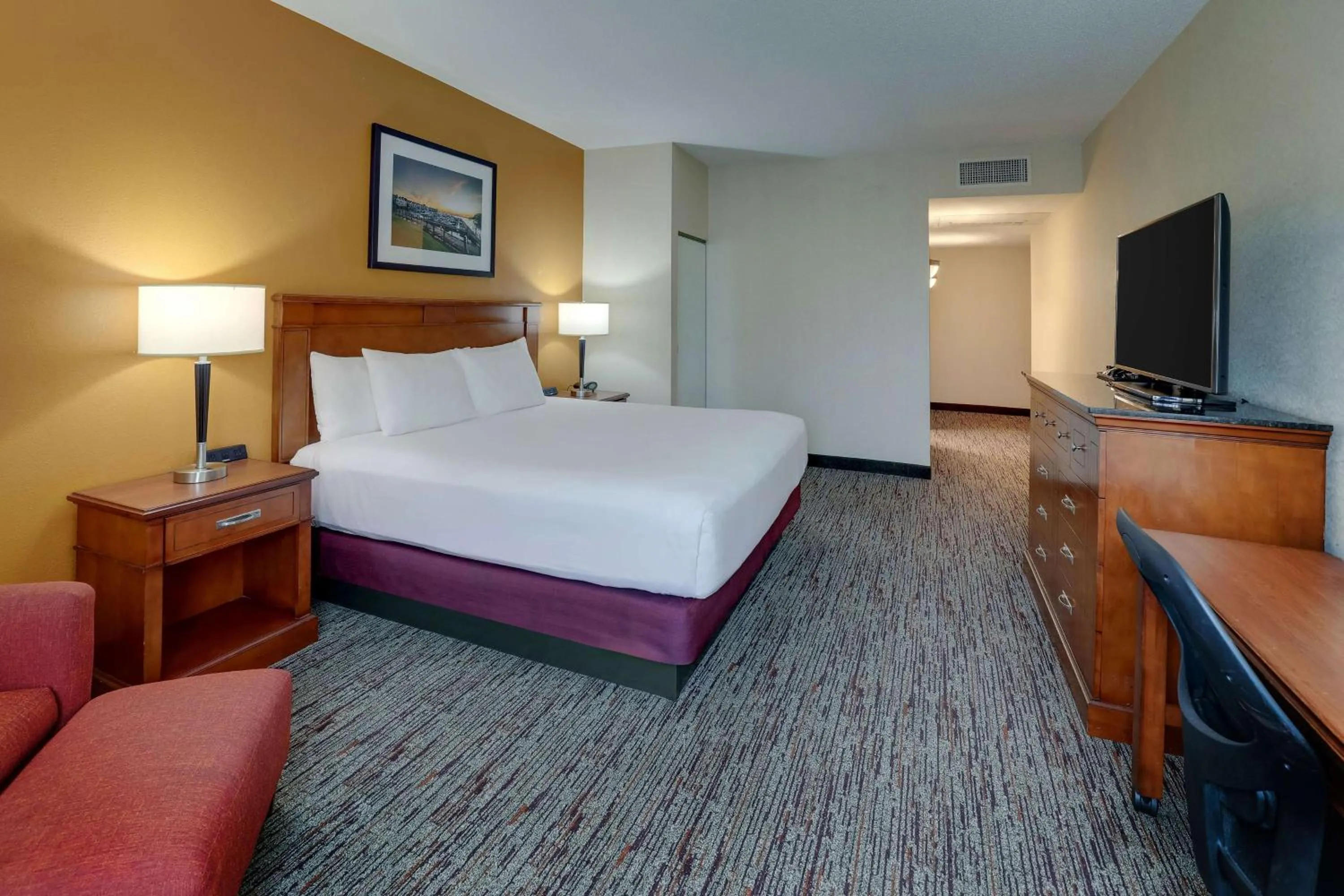 Bedroom, Bed in Drury Inn & Suites Charlotte Northlake