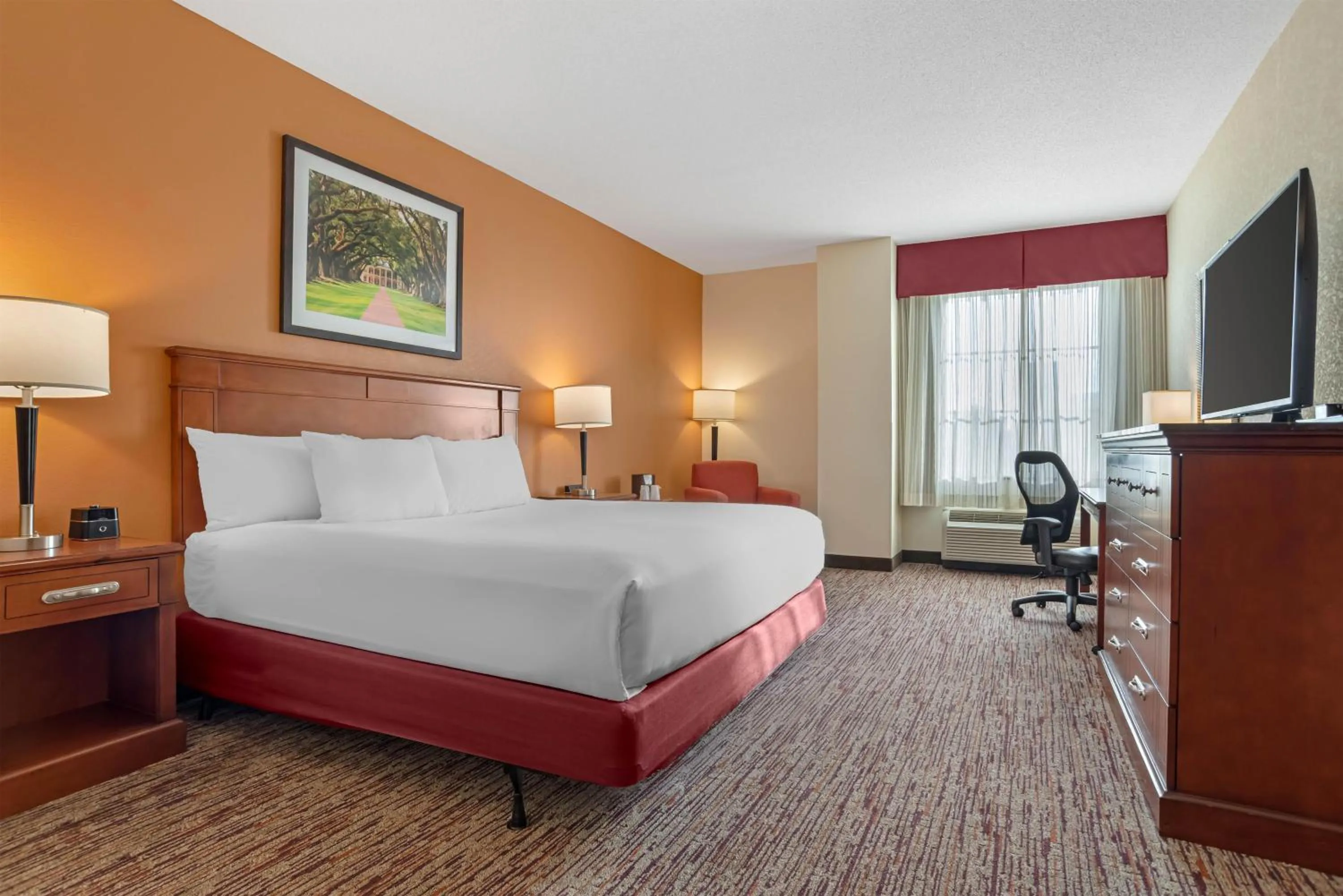 Bedroom, Bed in Drury Inn & Suites Baton Rouge