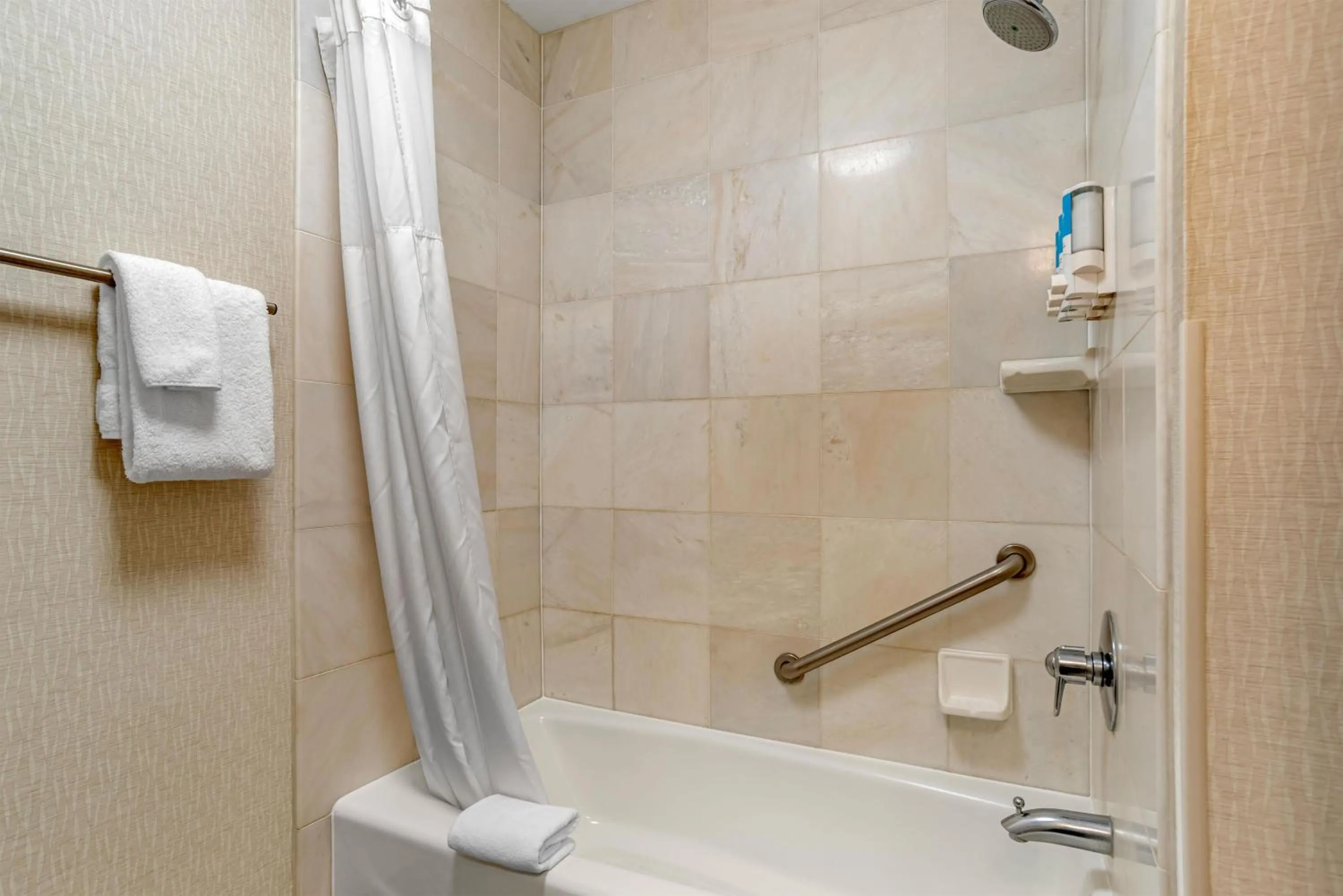 Bathroom in Drury Inn & Suites Baton Rouge