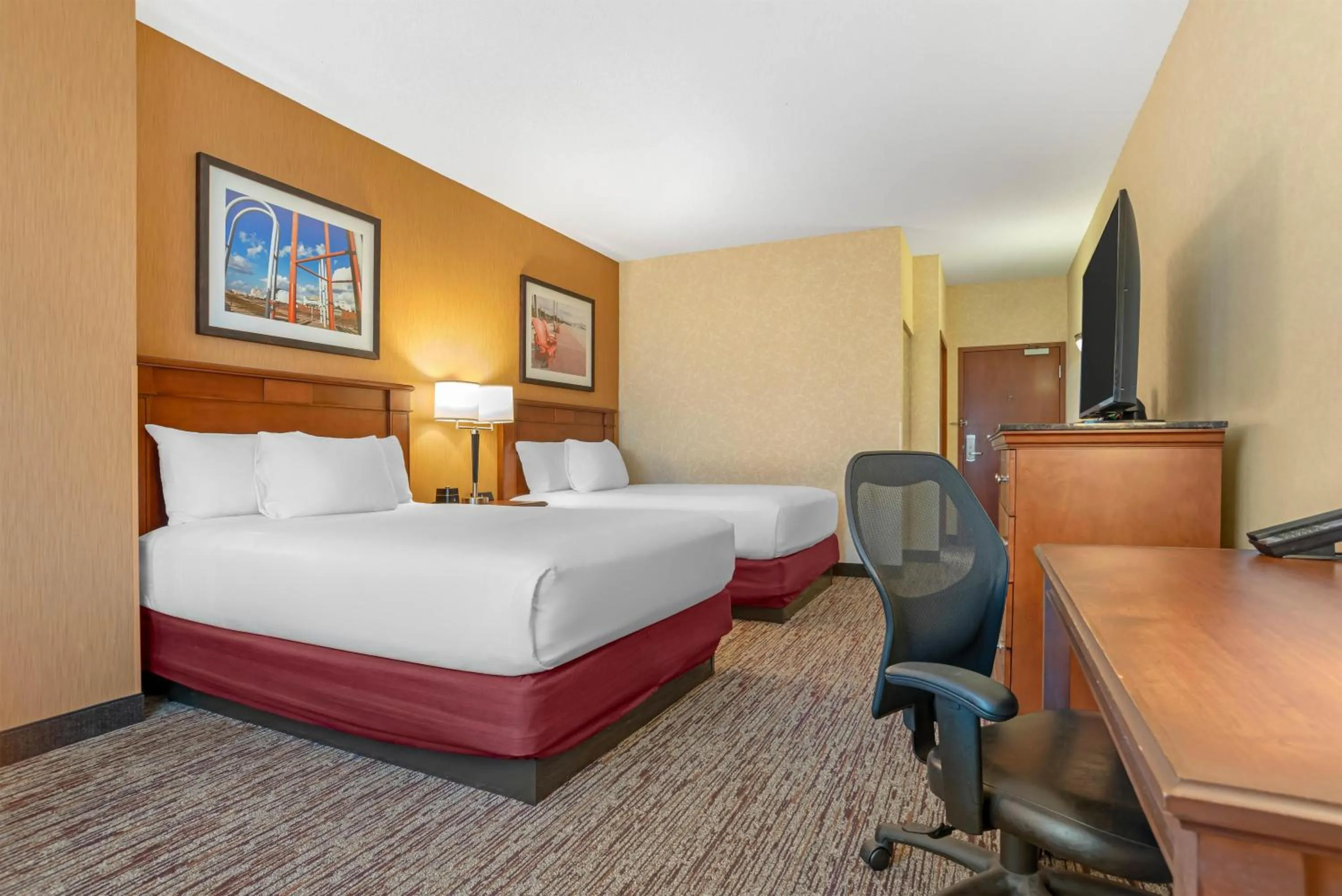 Bedroom, Bed in Drury Inn & Suites Baton Rouge