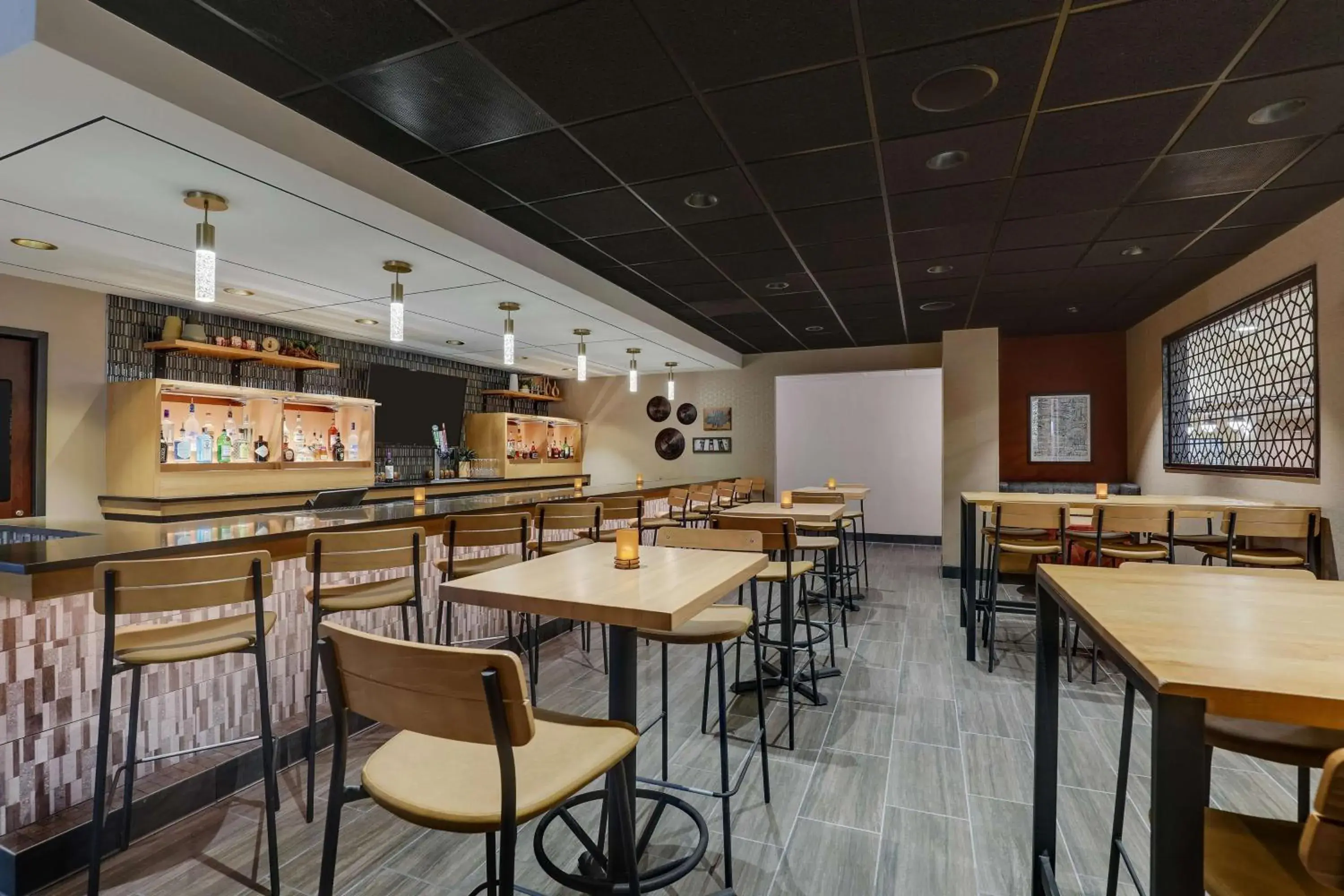 Lounge or bar in Drury Plaza Hotel Columbus Downtown Lounge or bar in Drury Plaza Hotel Columbus Downtown