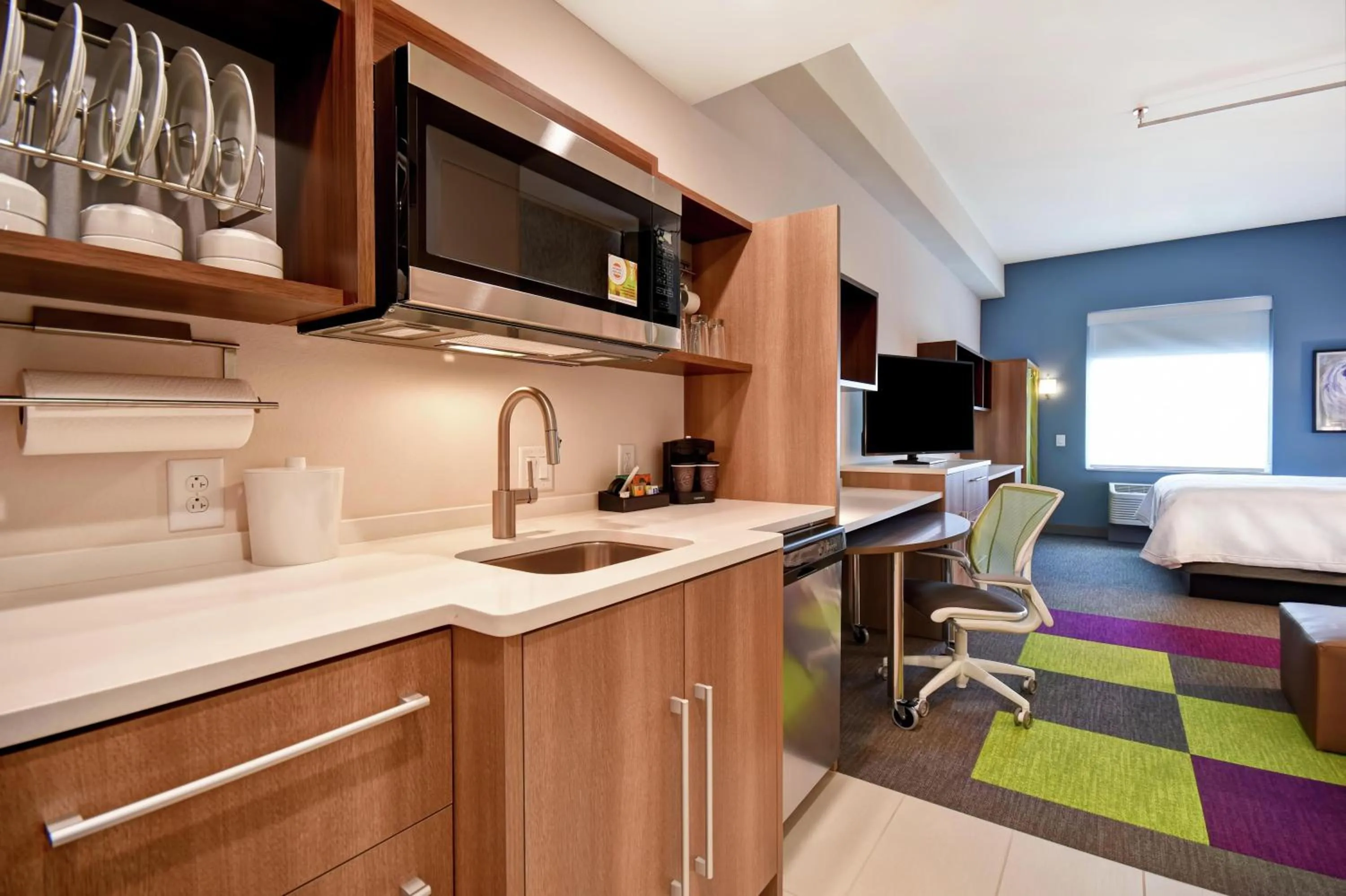 Bedroom, Bed in Home2 Suites By Hilton Jekyll Island