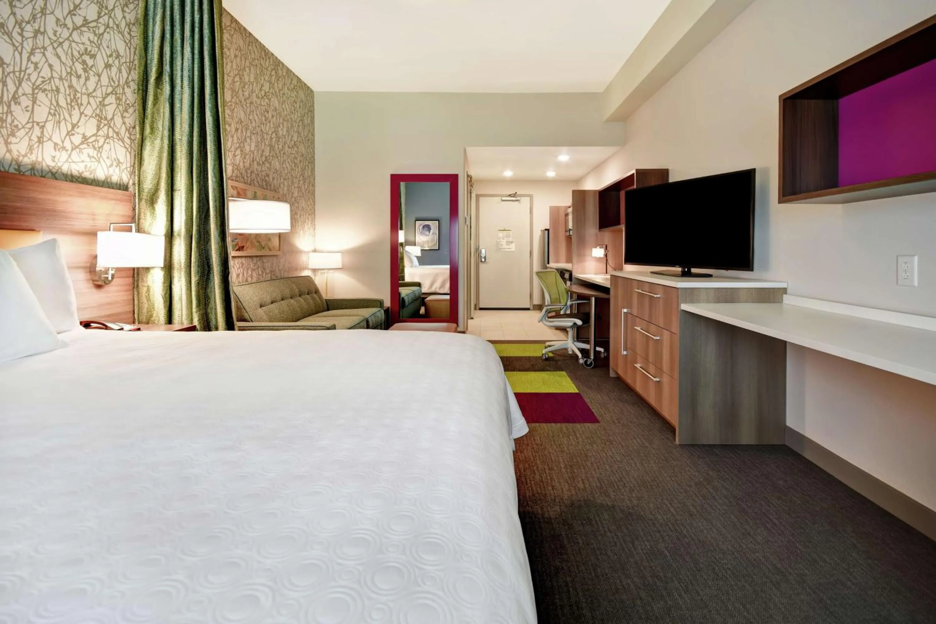 Bedroom, Bed in Home2 Suites By Hilton Jekyll Island