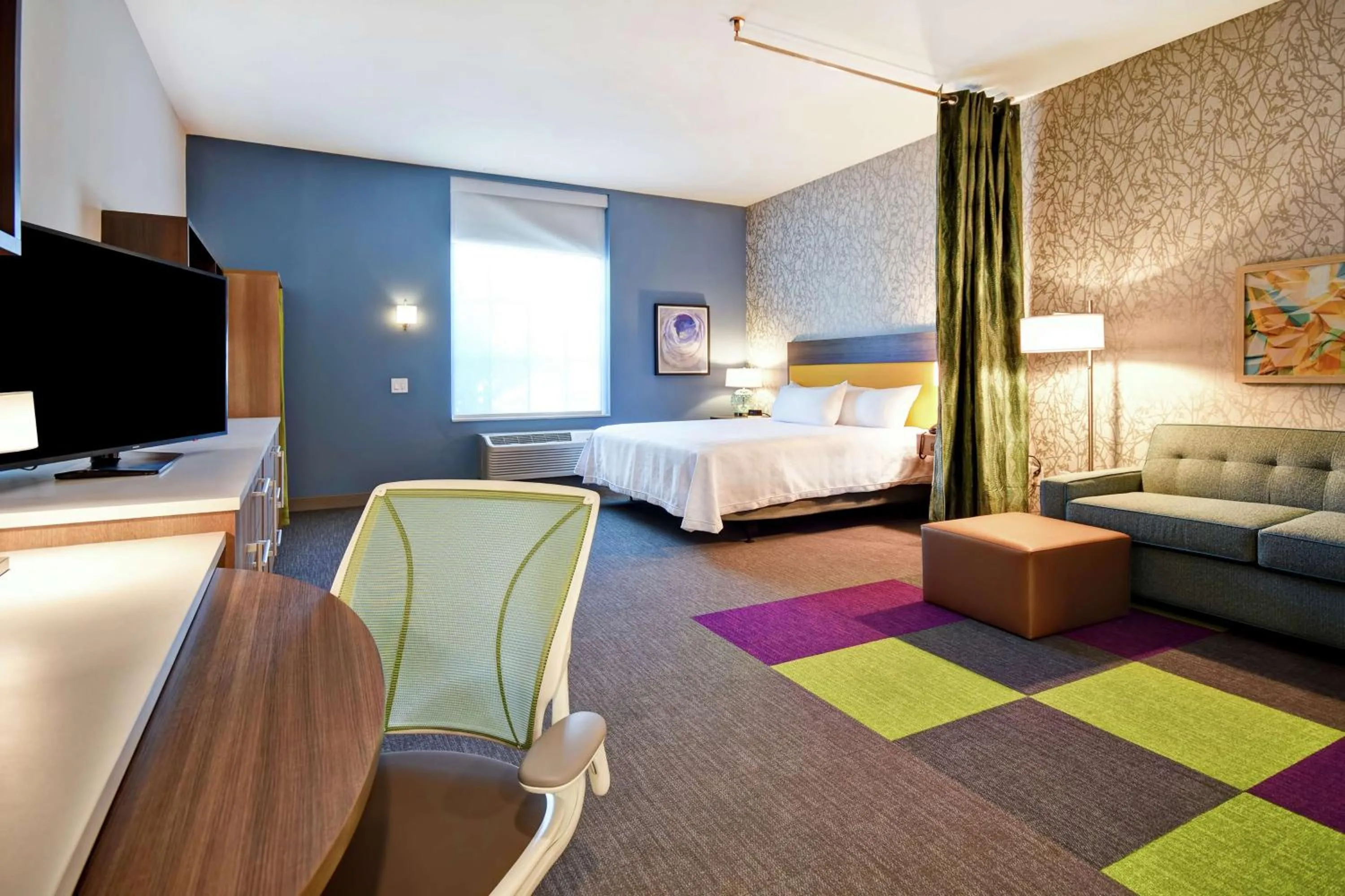 Bedroom, Bed in Home2 Suites By Hilton Jekyll Island