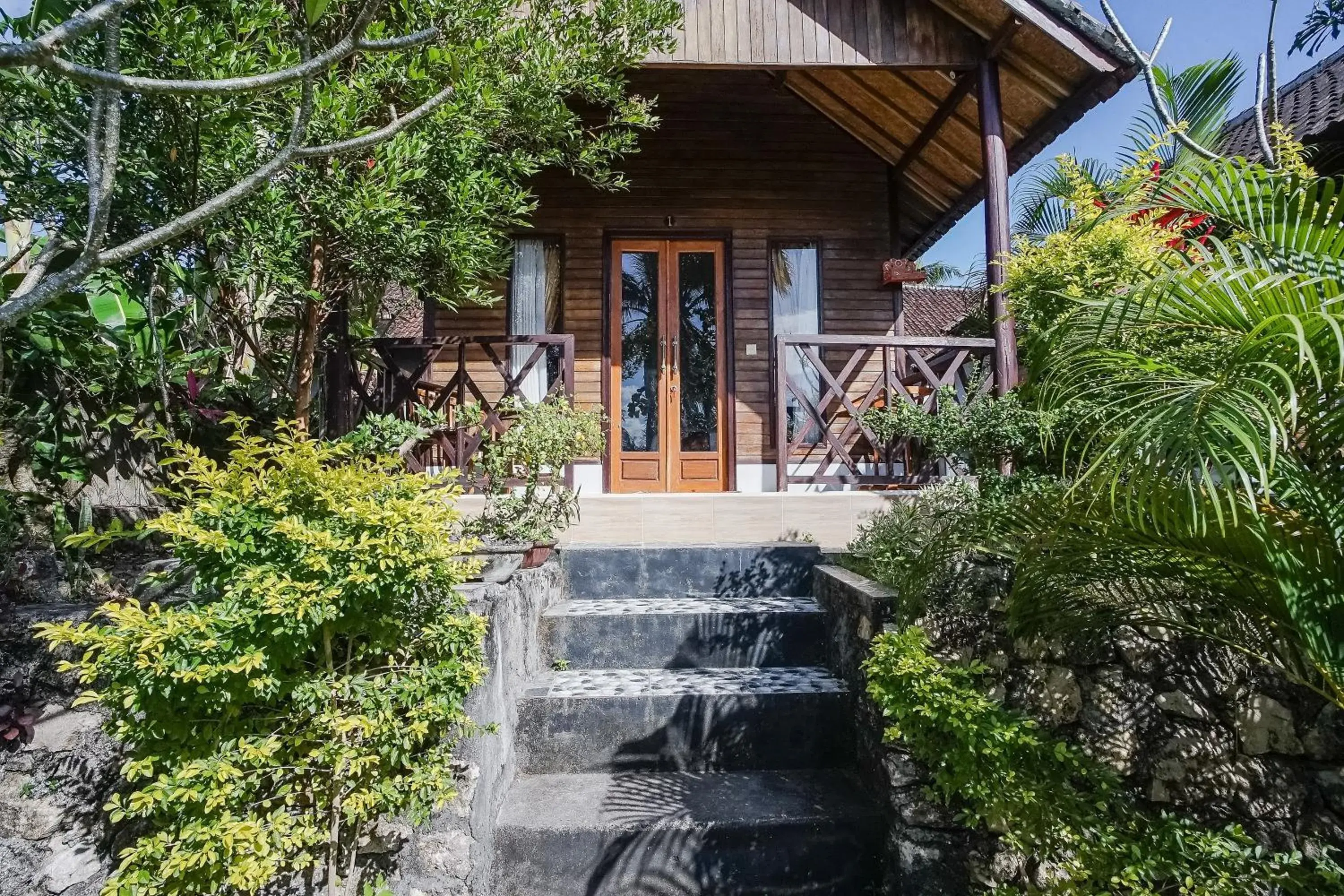 Property building in Penida Lapaya Bungalows Nusa Penida Property building in Penida Lapaya Bungalows Nusa Penida