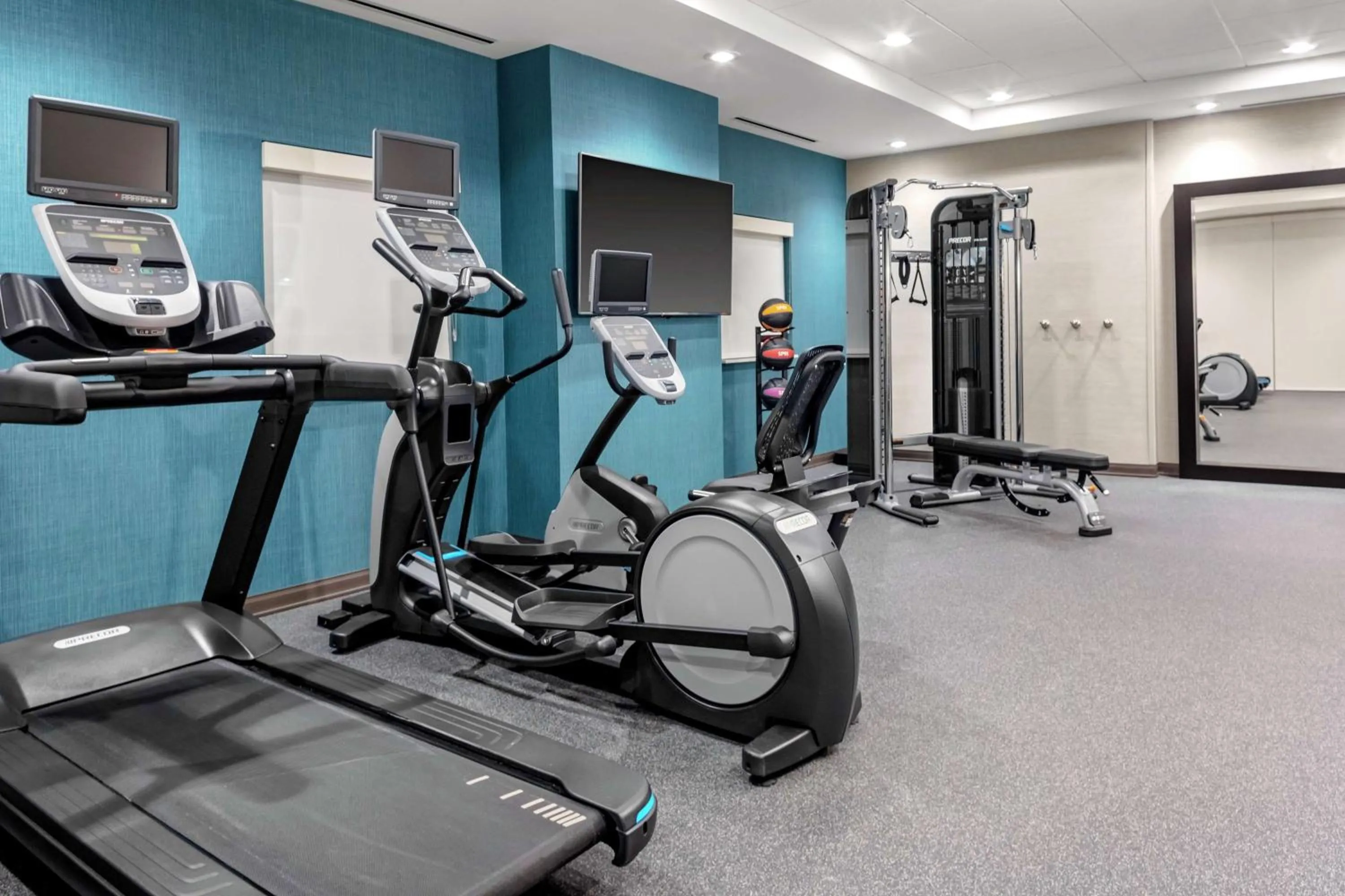 Fitness centre/facilities in Home2 Suites By Hilton Salisbury