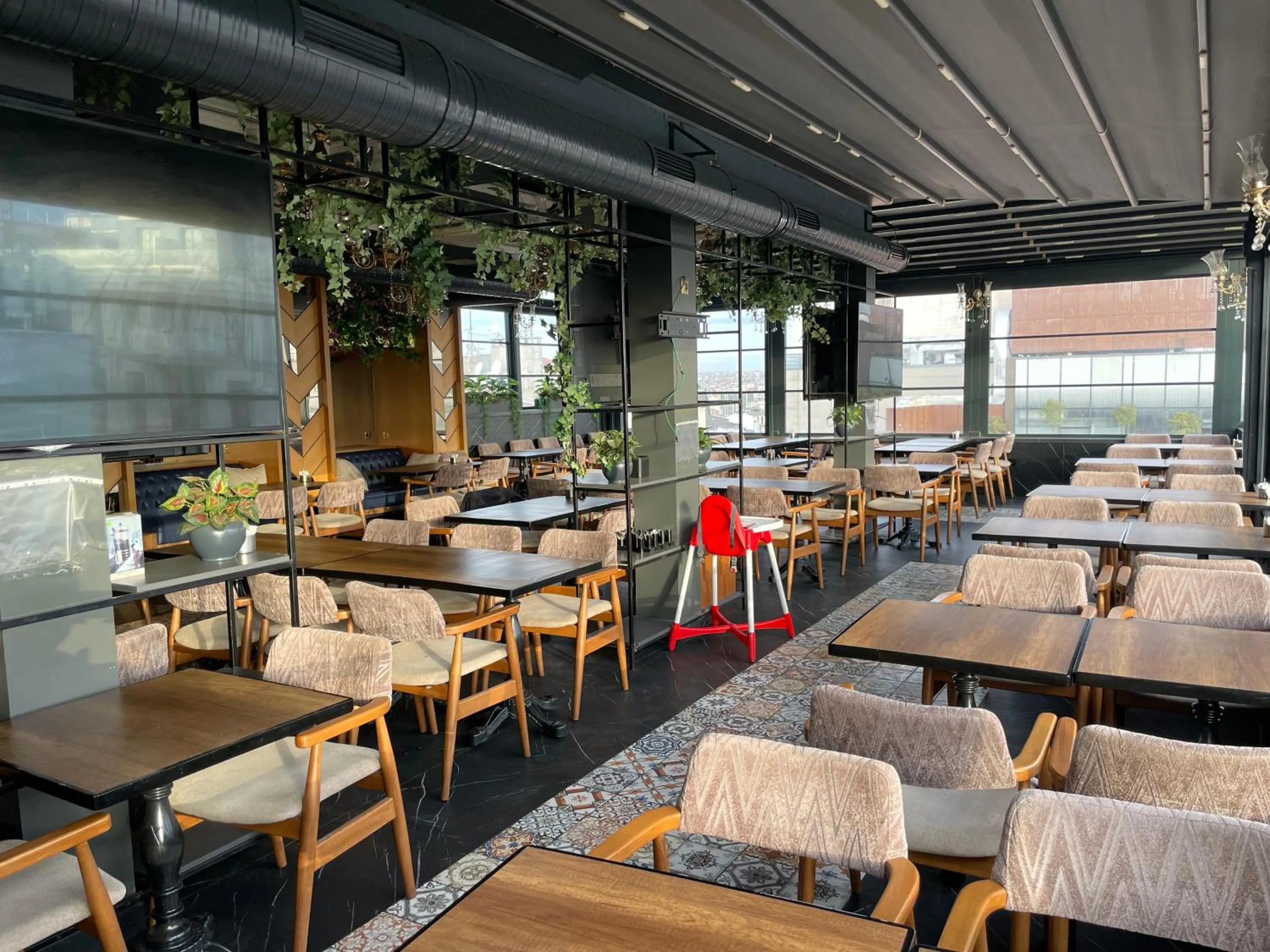 Restaurant/places to eat in Burj Al Istanbul