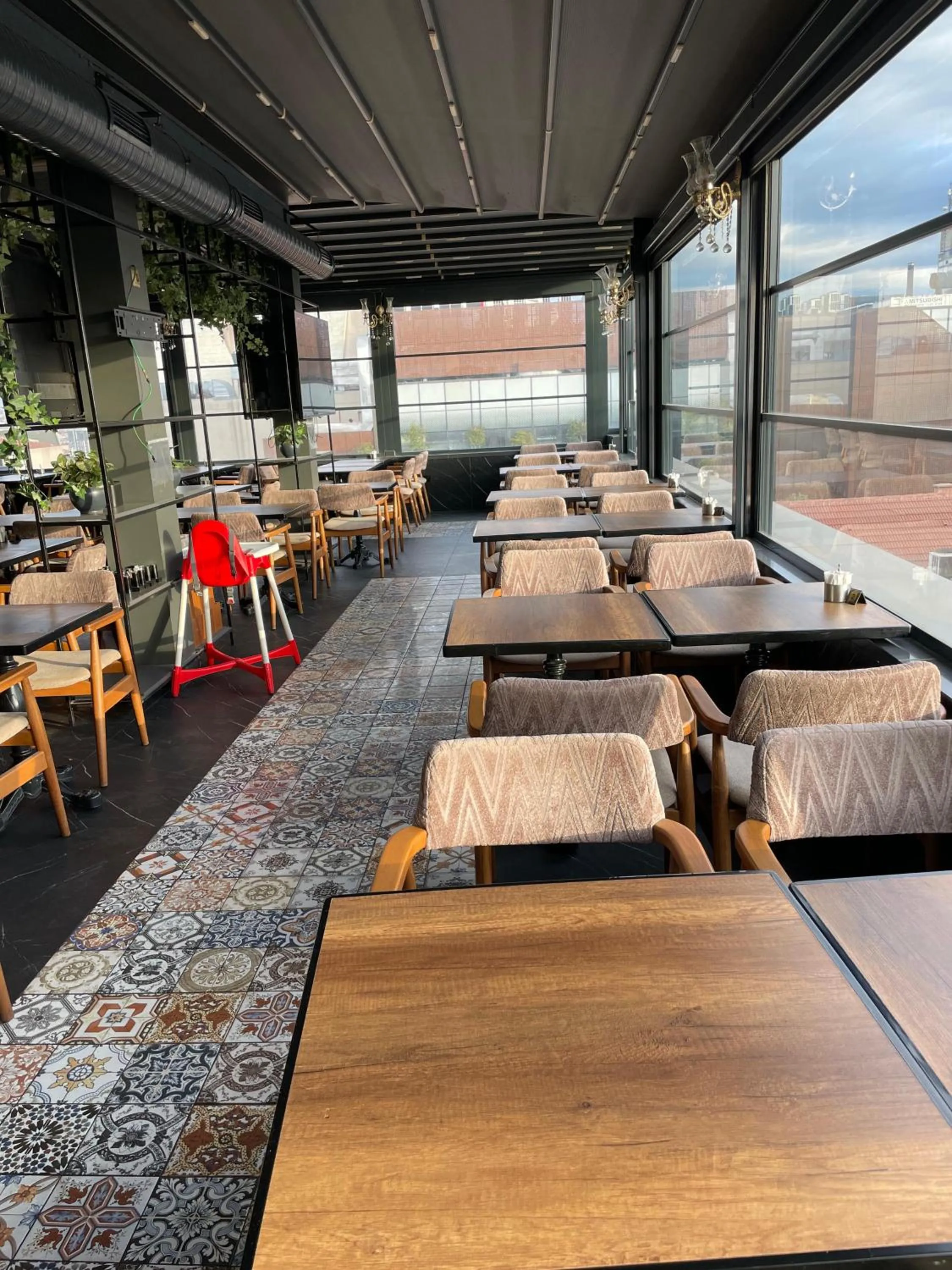 Restaurant/places to eat in Burj Al Istanbul