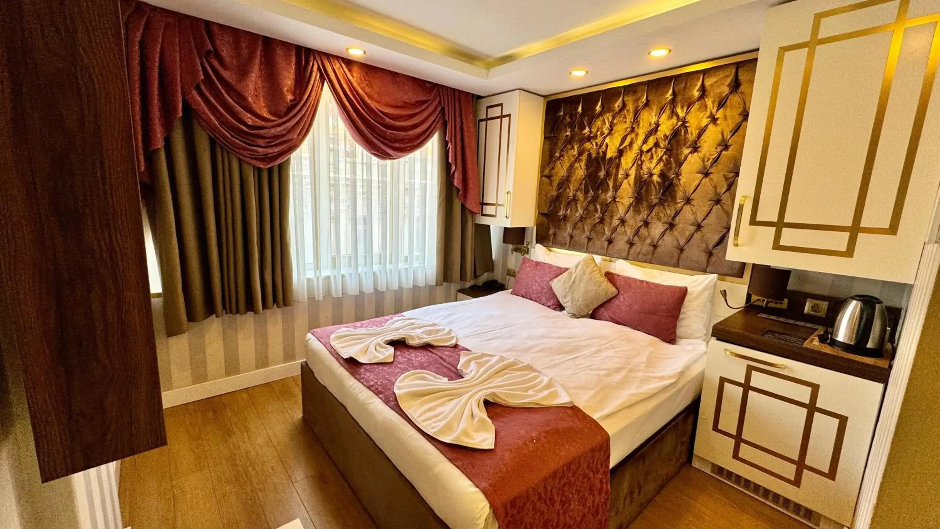 Bedroom, Bed in Burj Al Istanbul Bedroom, Bed in Burj Al Istanbul