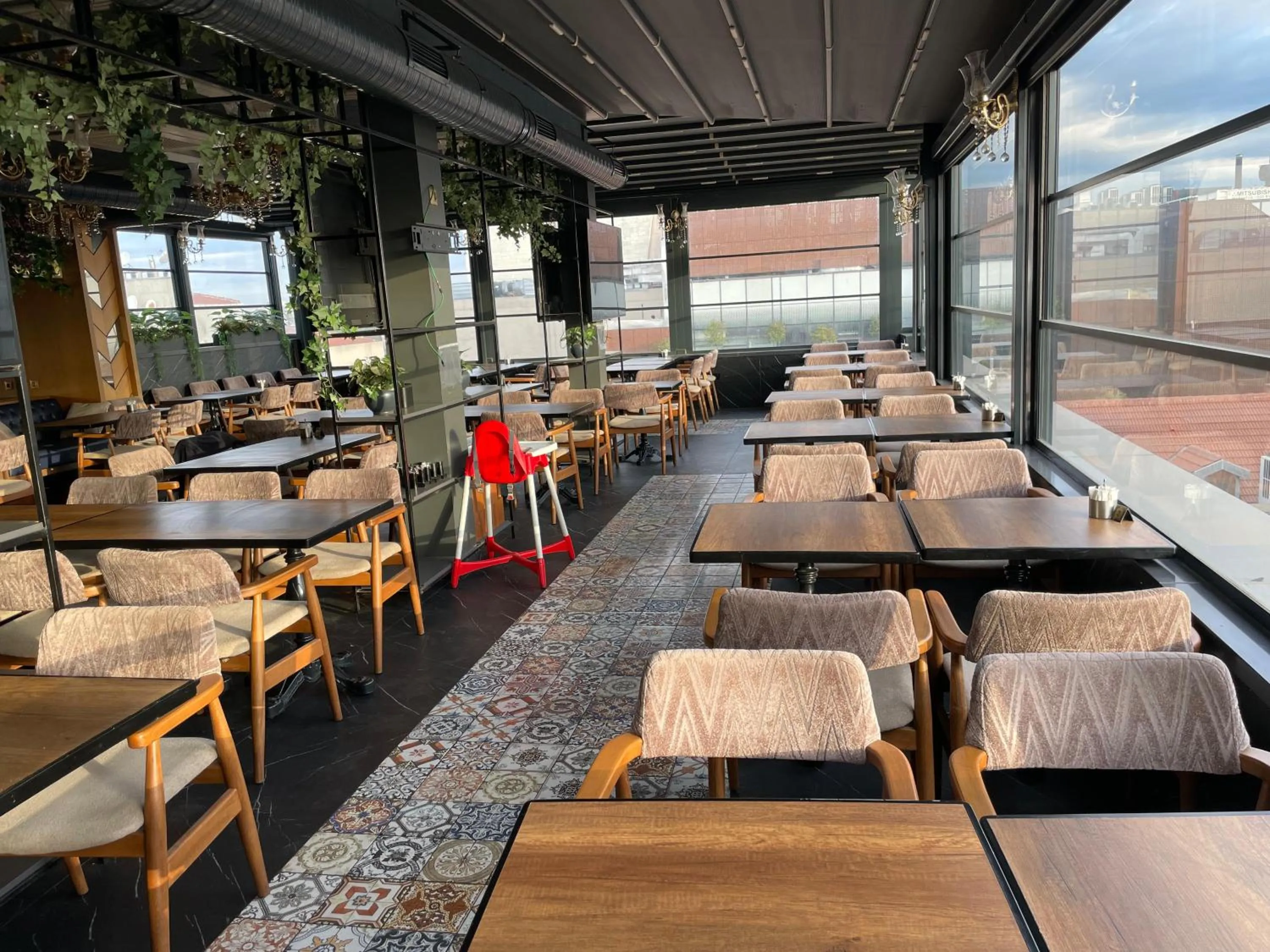 Restaurant/places to eat in Burj Al Istanbul