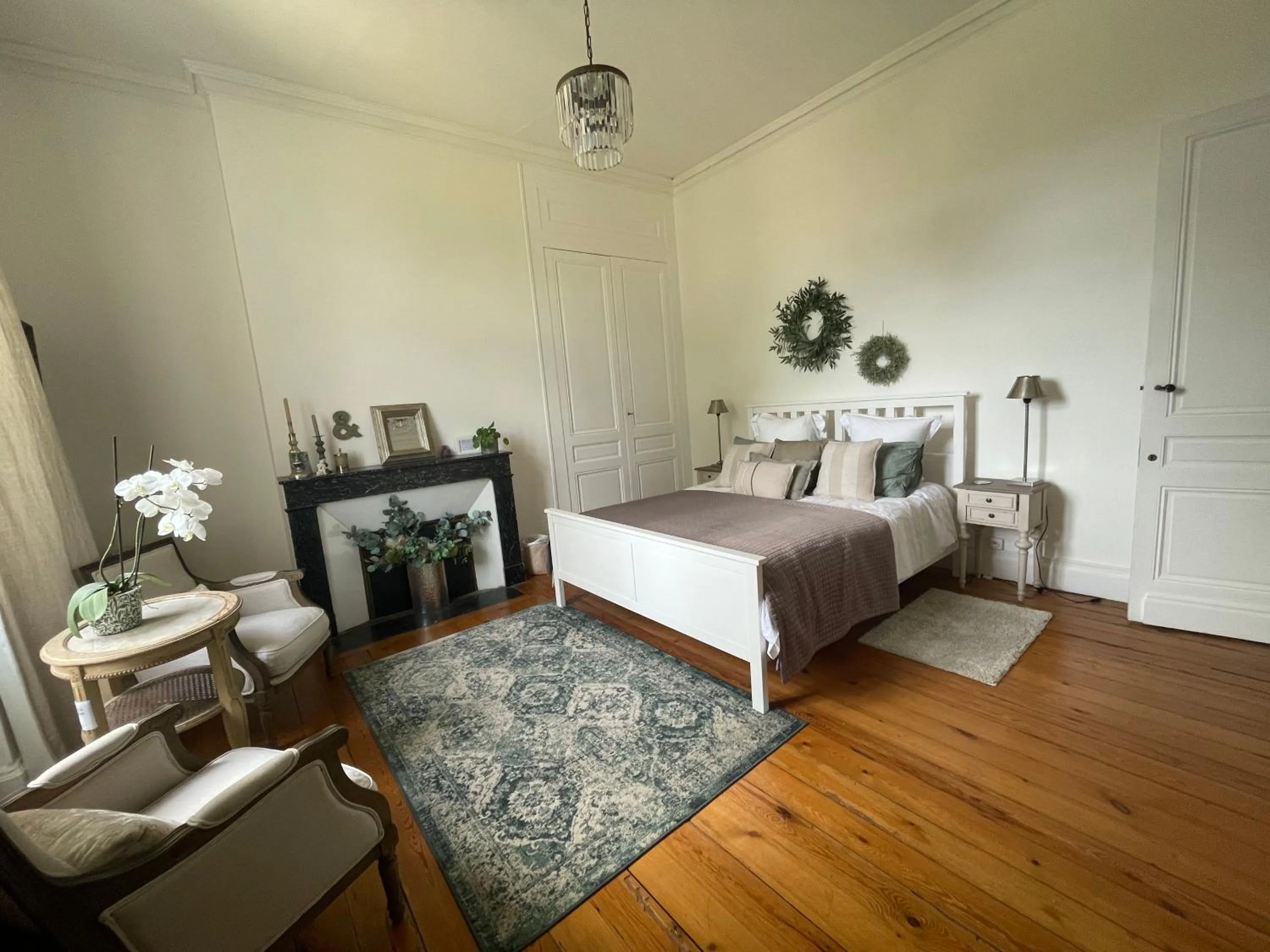 Deluxe King Room in Maison M on the Dordogne Luxurious accommodation