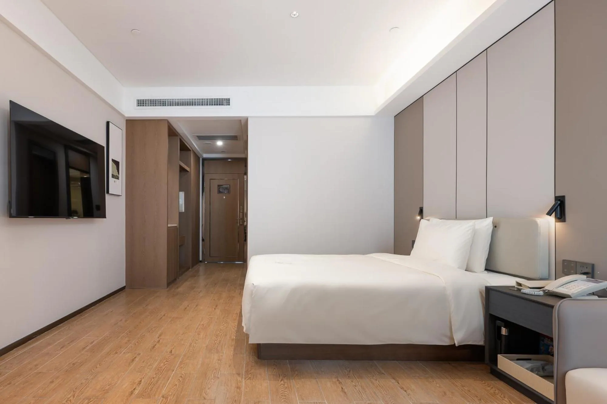 Bed in Atour Hotel Guangzhou Yueqiao Branch