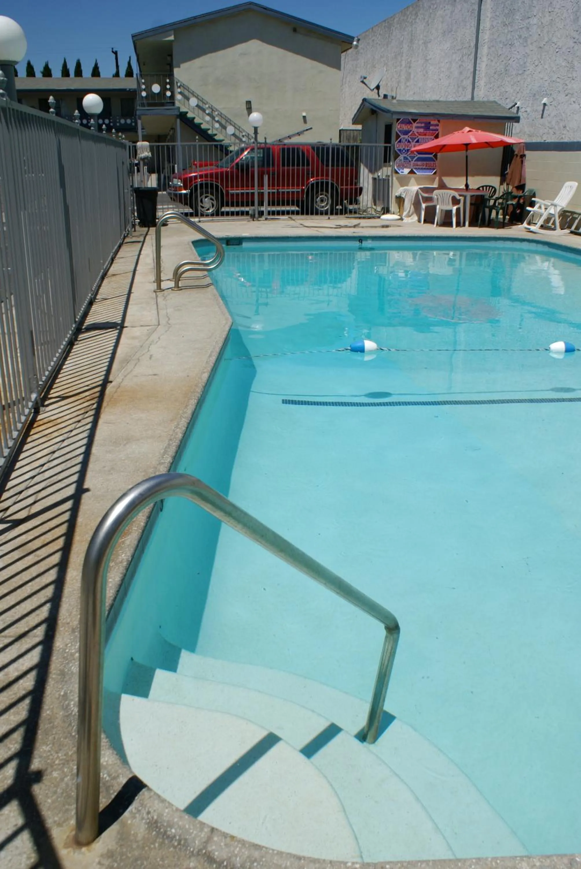 Swimming pool in Sahara Motel
