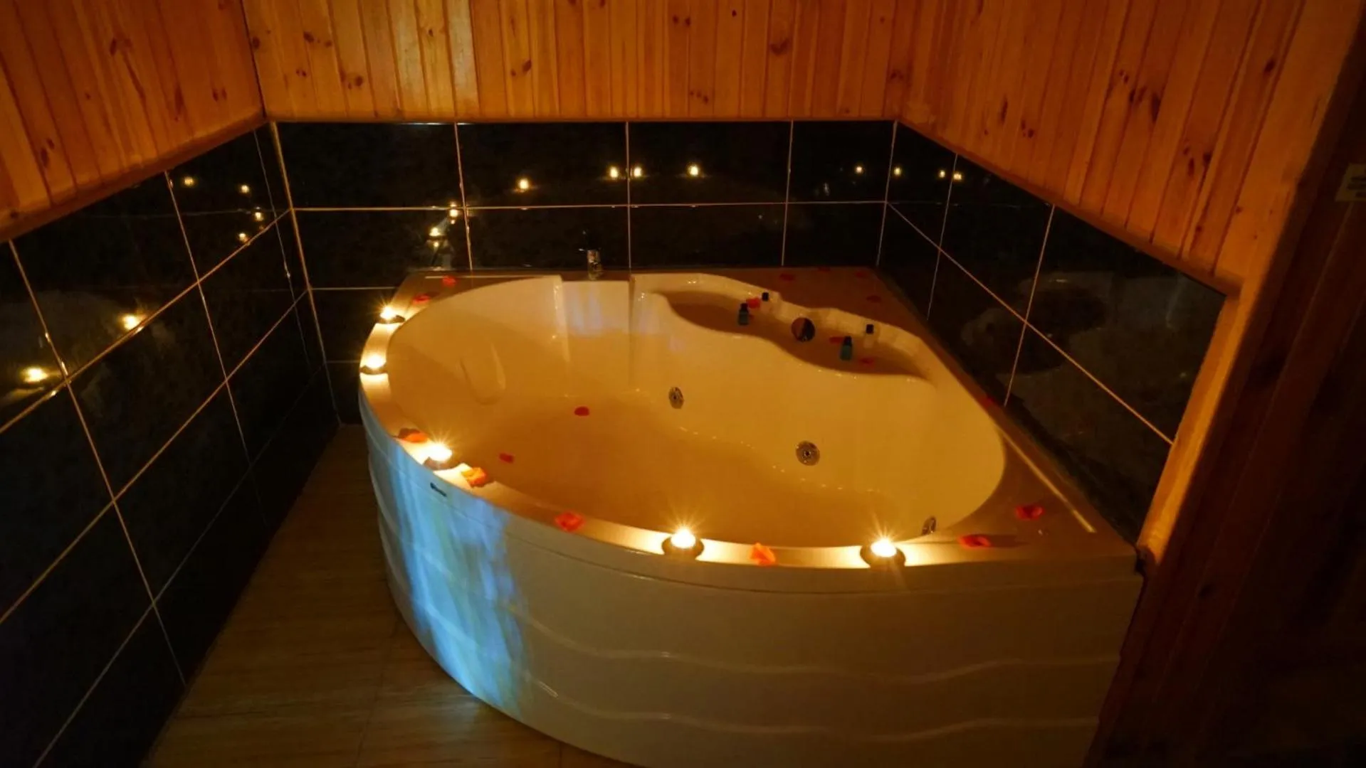 Hot Tub in Ağva Green River Hotel